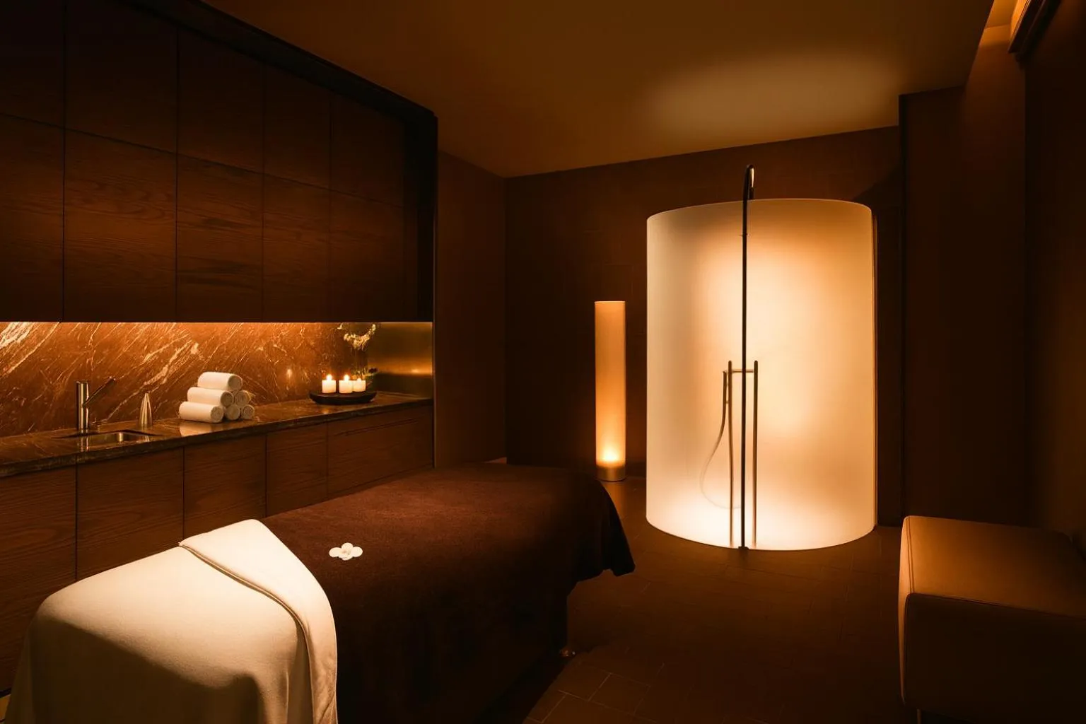Massage, Bed in Luxury Suites at Palms Place