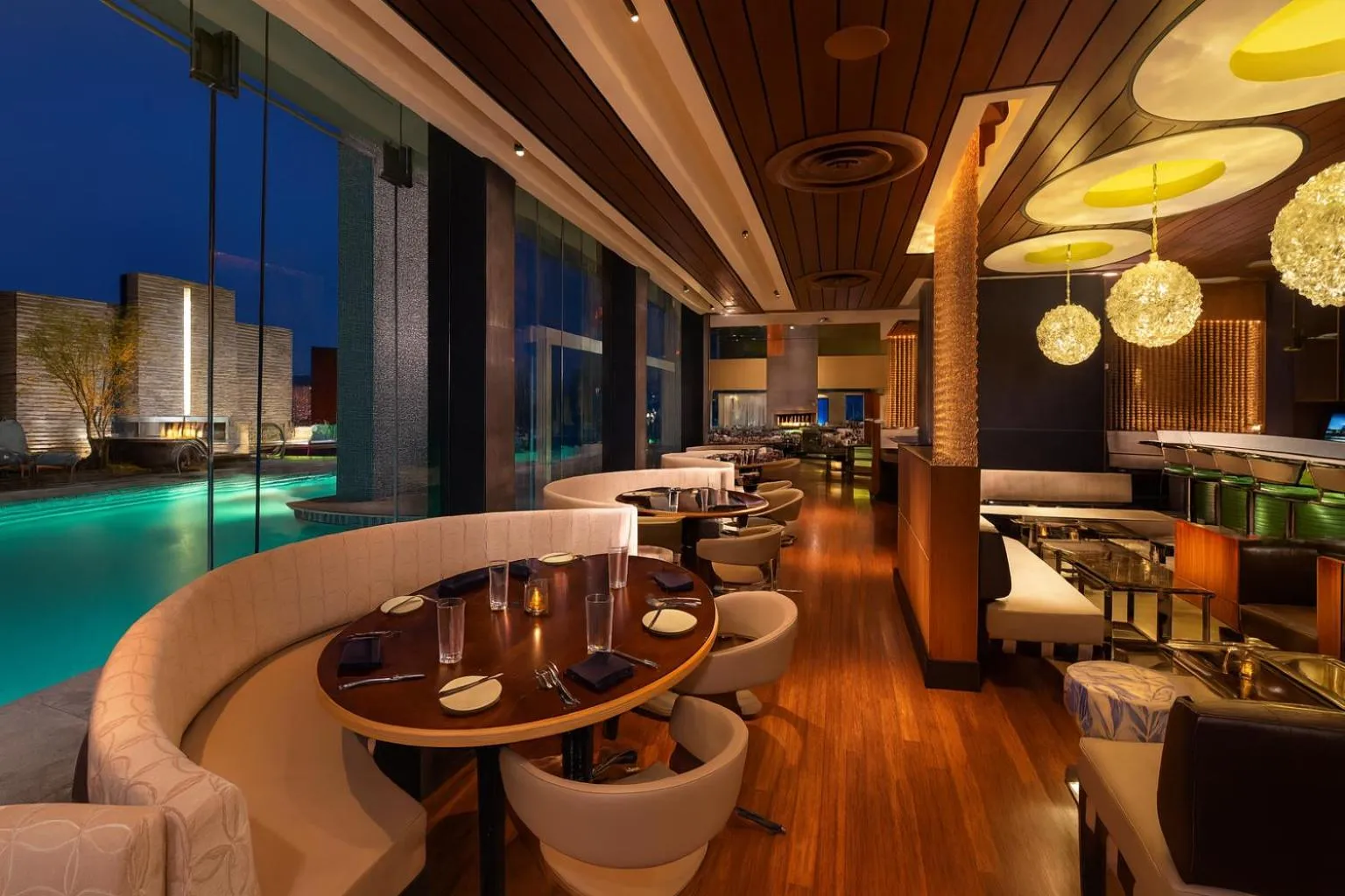 Restaurant/places to eat in Luxury Suites at Palms Place