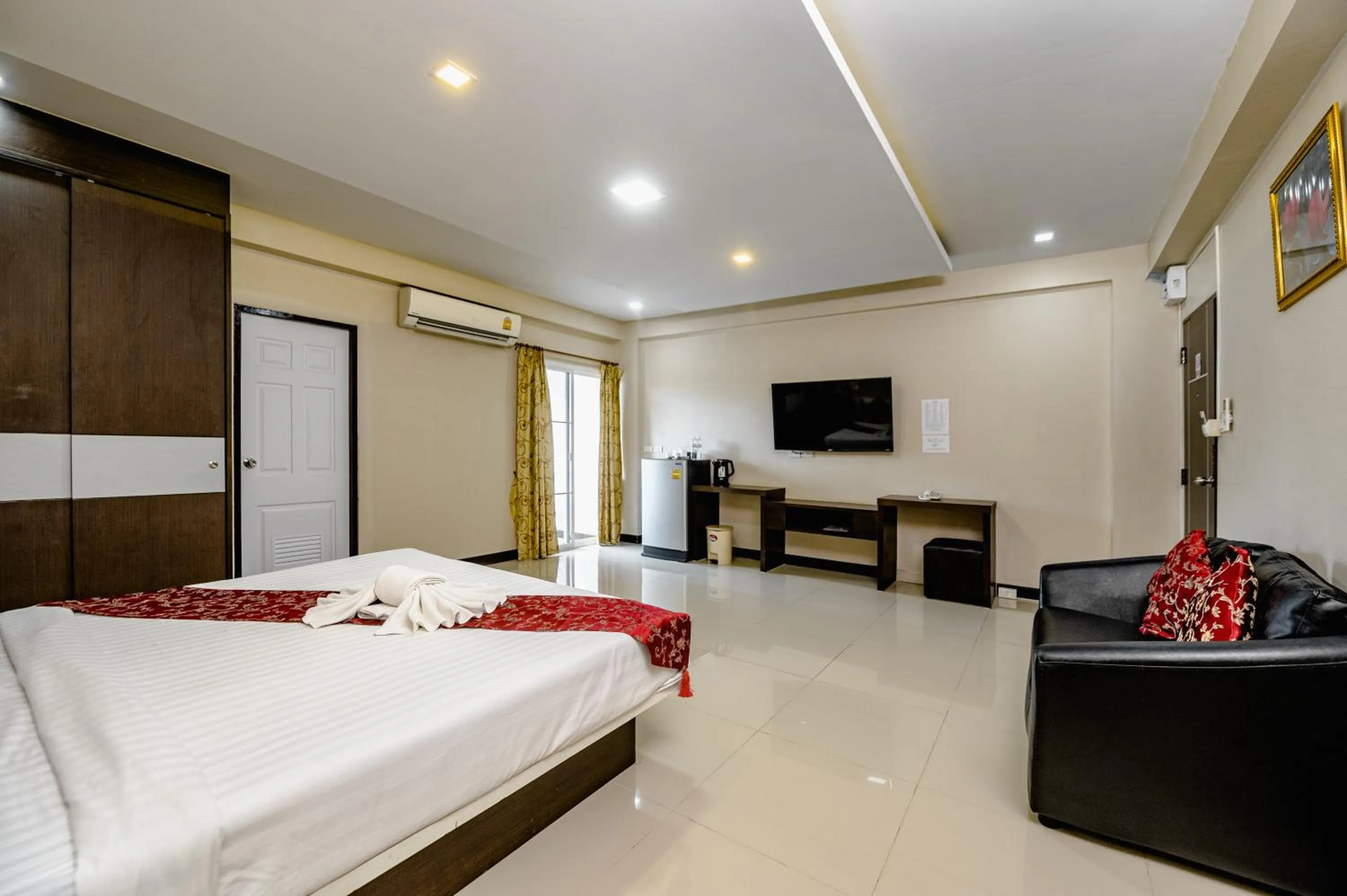 Bed in Gold Airport Suites