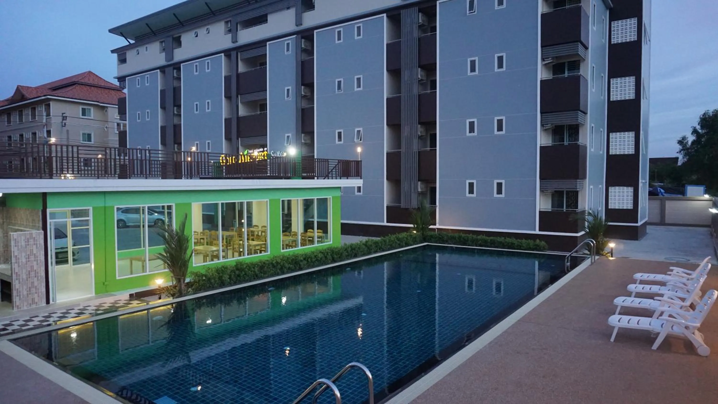 Swimming pool in Gold Airport Suites