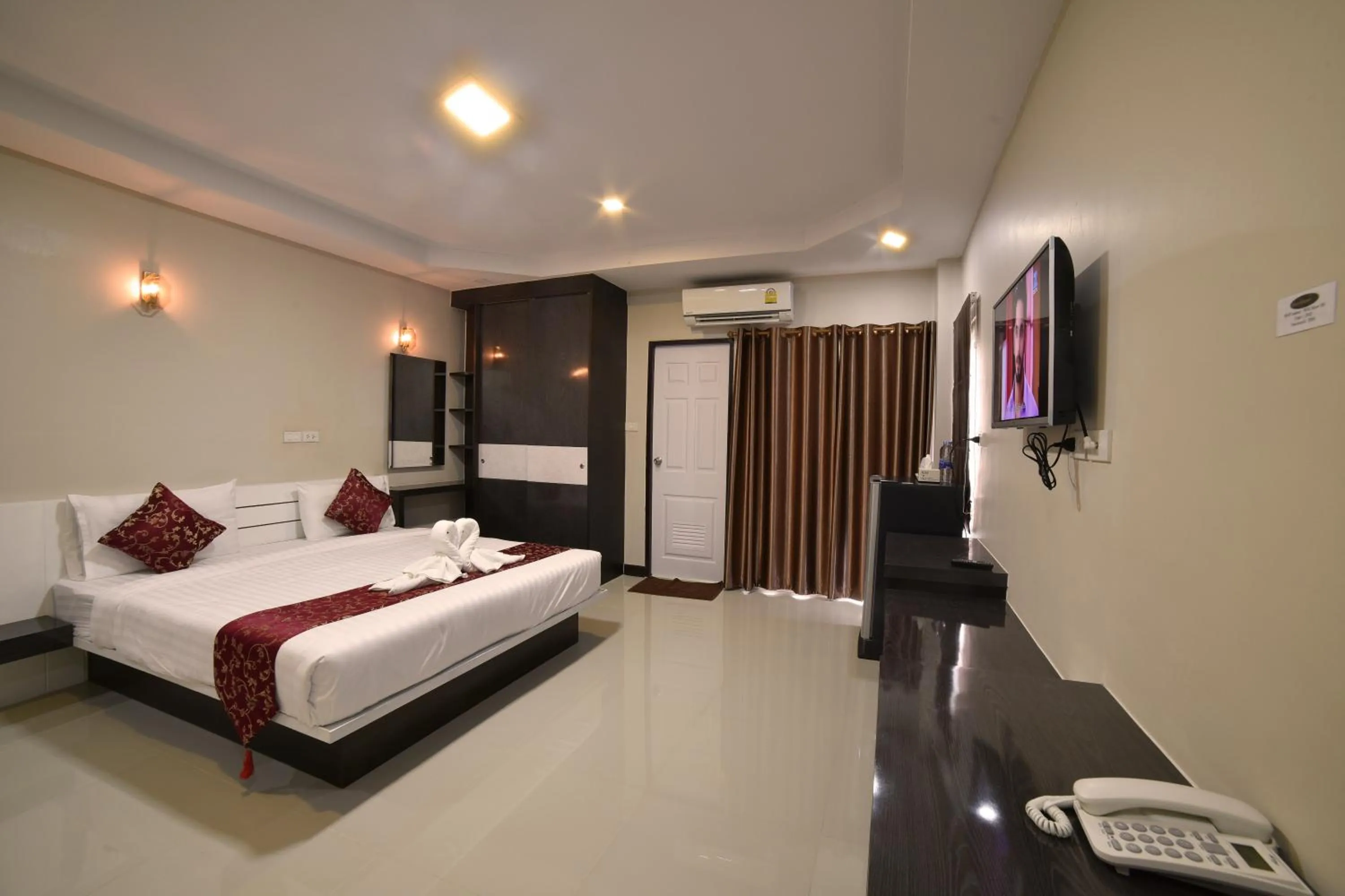 Bed in Gold Airport Suites