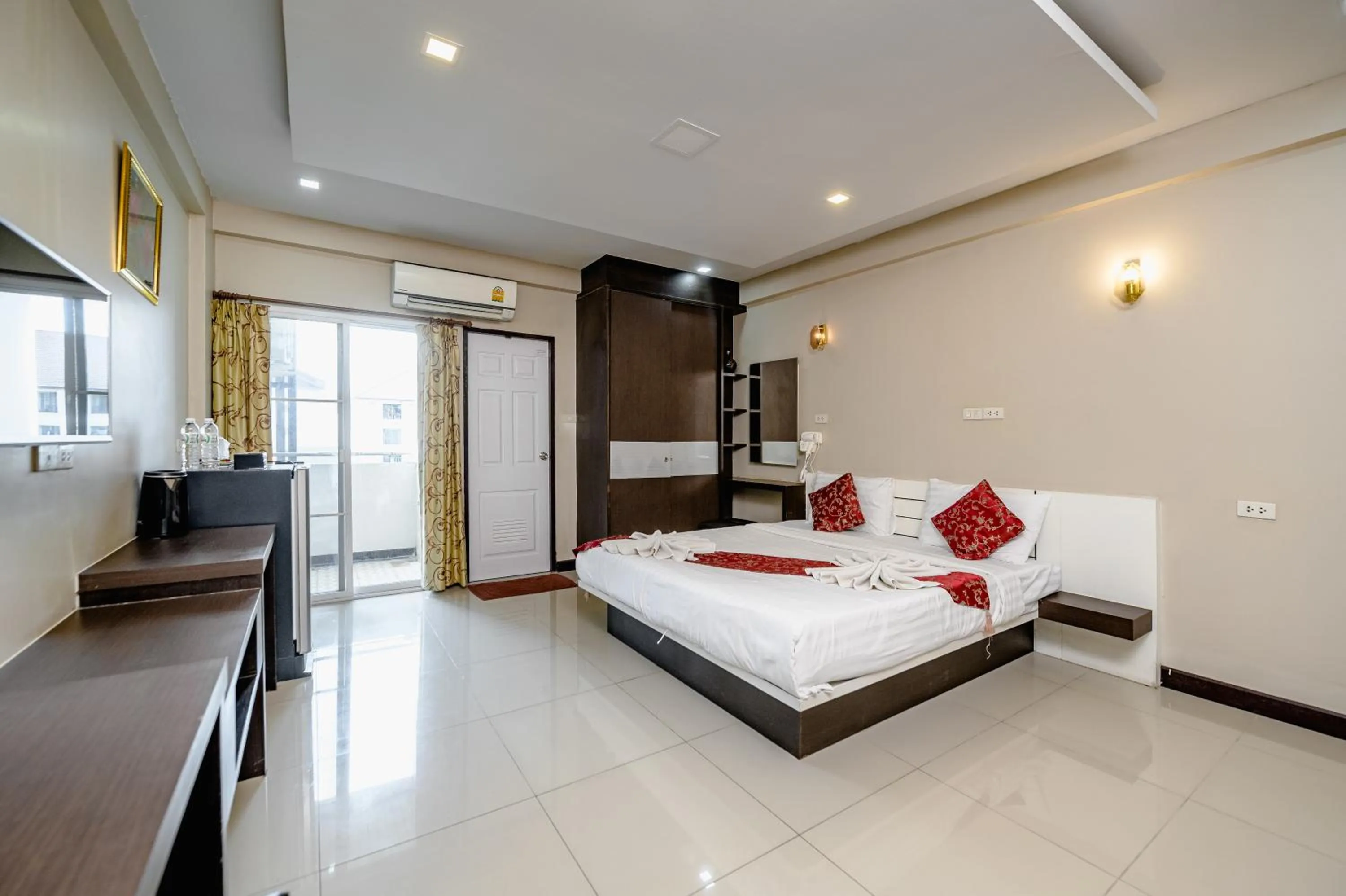 Bed in Gold Airport Suites