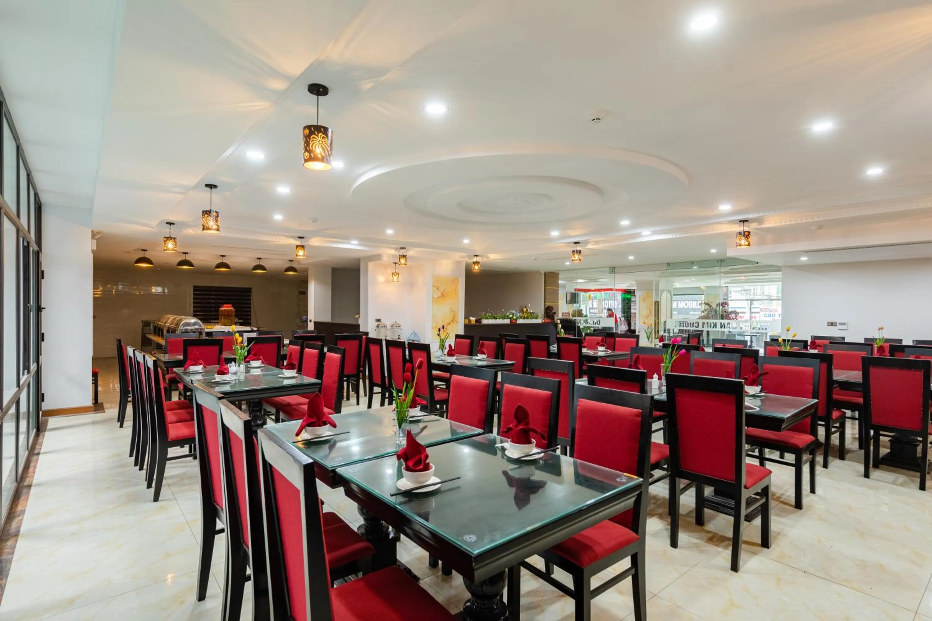 Restaurant/places to eat in Diamond Hotel