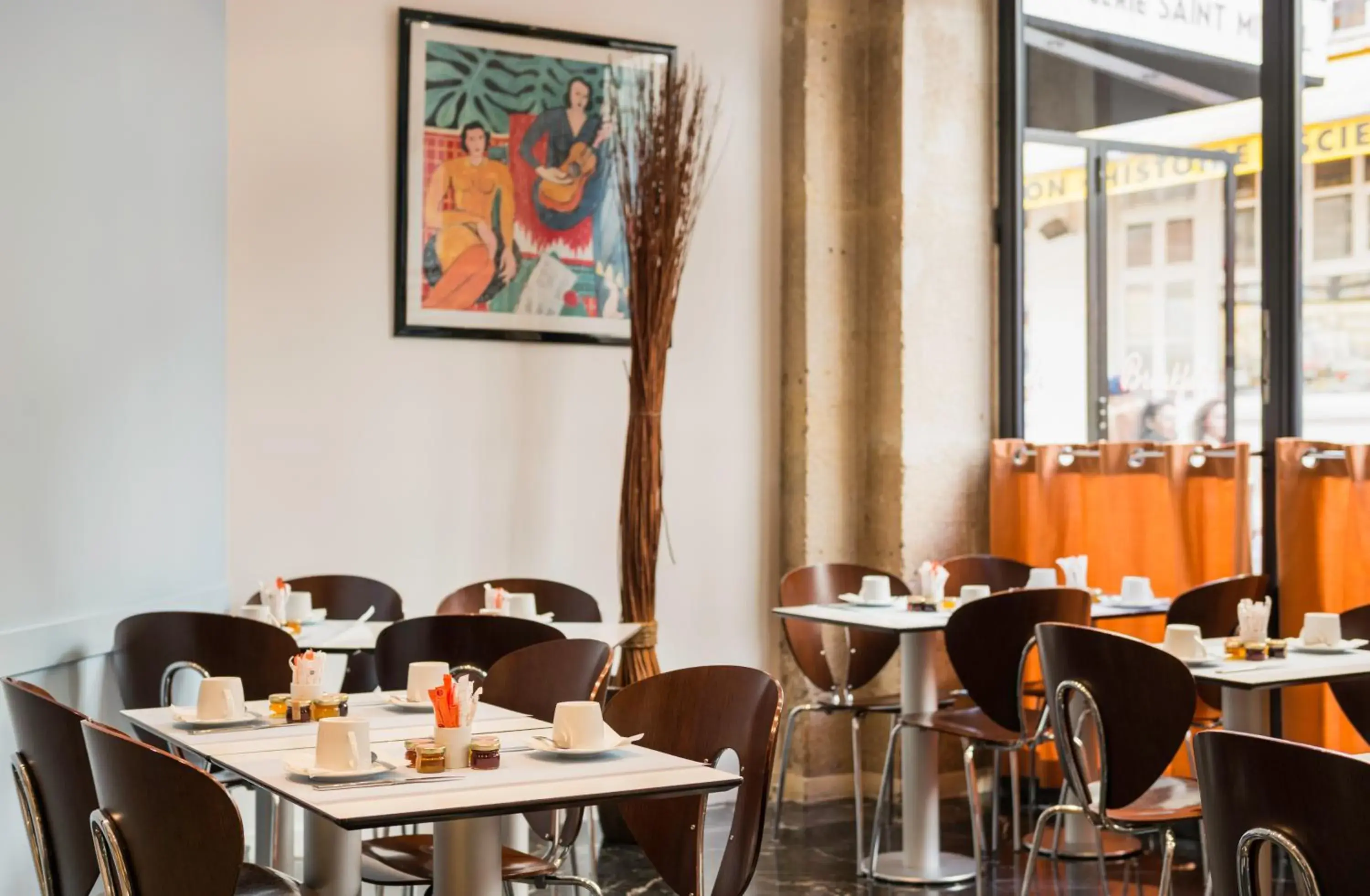 Restaurant/places to eat in Hôtel Albe Saint Michel Restaurant/places to eat in Hôtel Albe Saint Michel