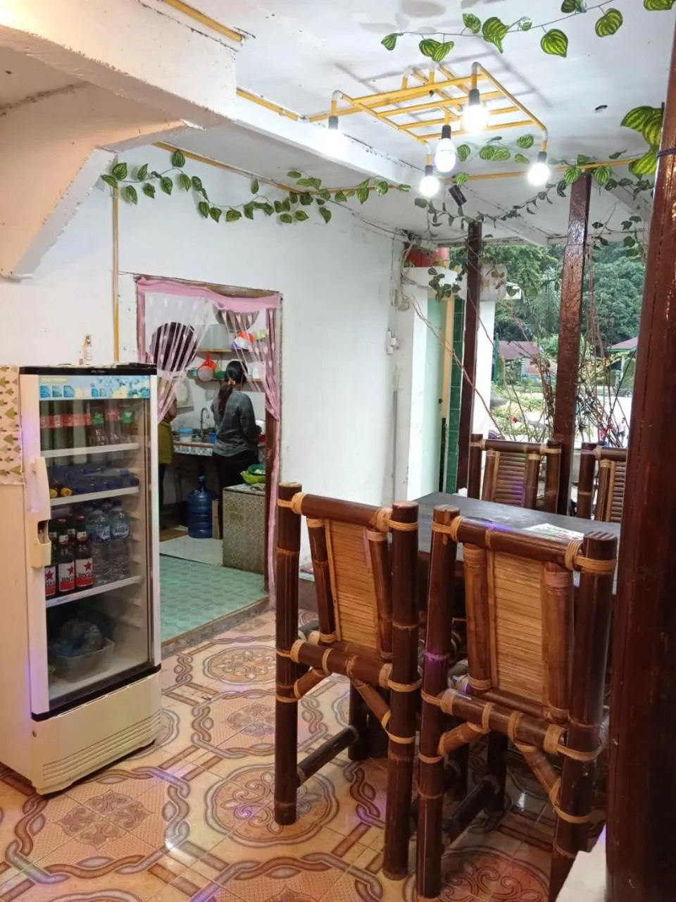 Restaurant/places to eat in Fun Family Guest House n Jungle Tour