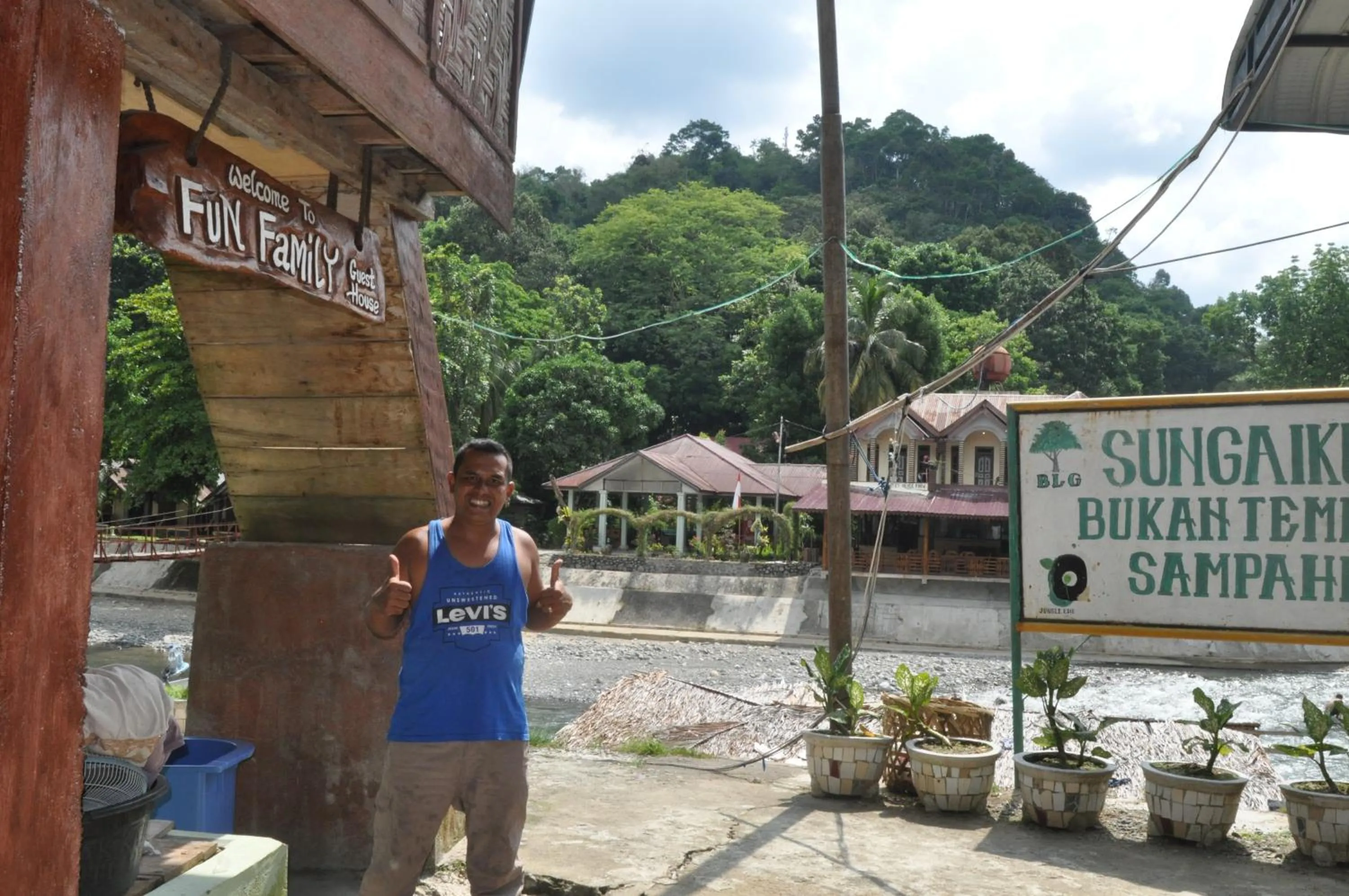 Staff in Fun Family Guest House n Jungle Tour