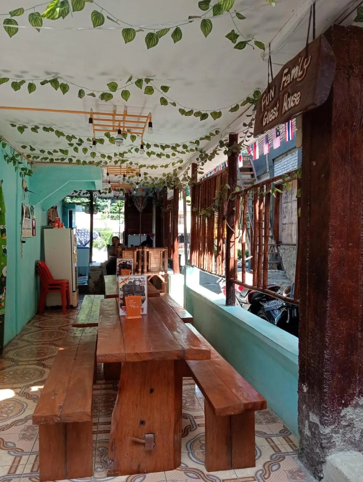 Restaurant/places to eat in Fun Family Guest House n Jungle Tour