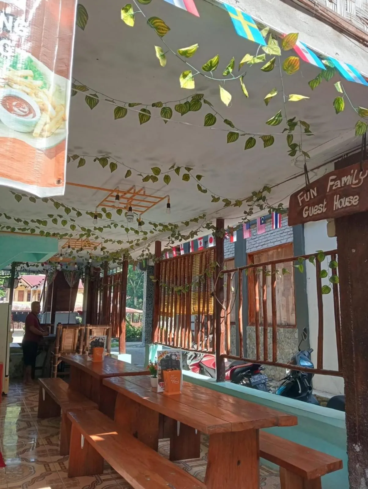 Restaurant/places to eat in Fun Family Guest House n Jungle Tour