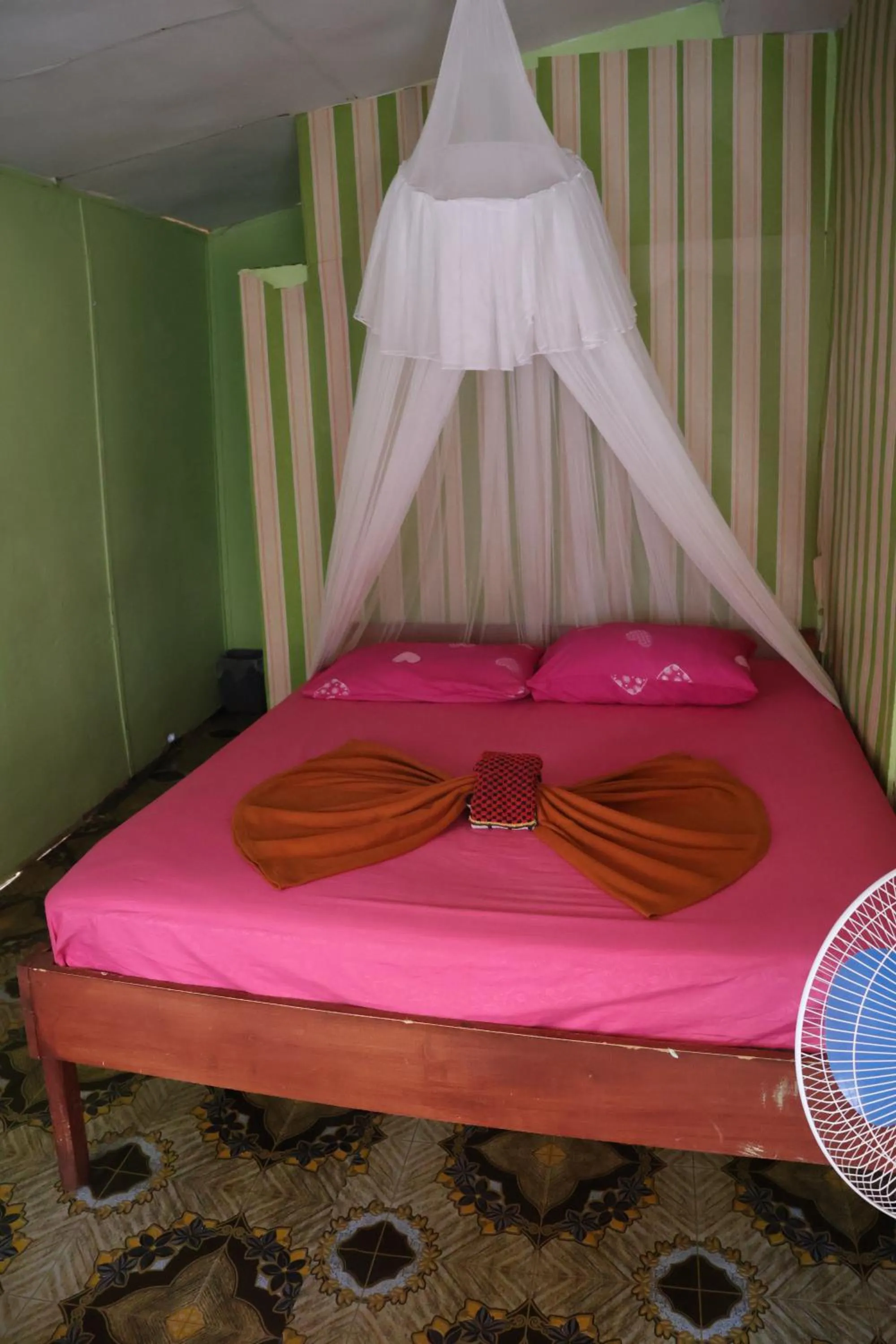Bedroom, Bed in Fun Family Guest House n Jungle Tour