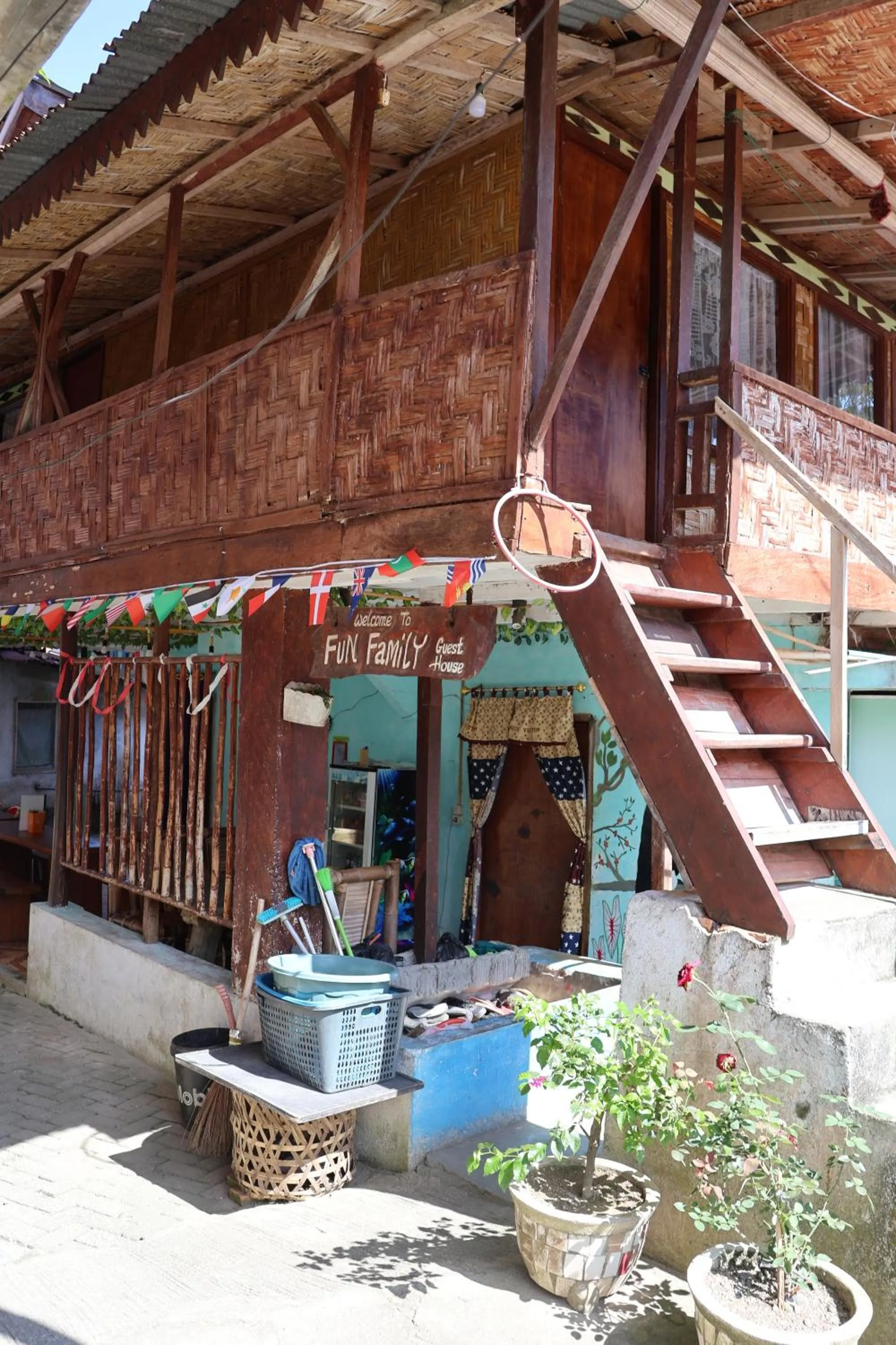 Fun Family Guest House n Jungle Tour