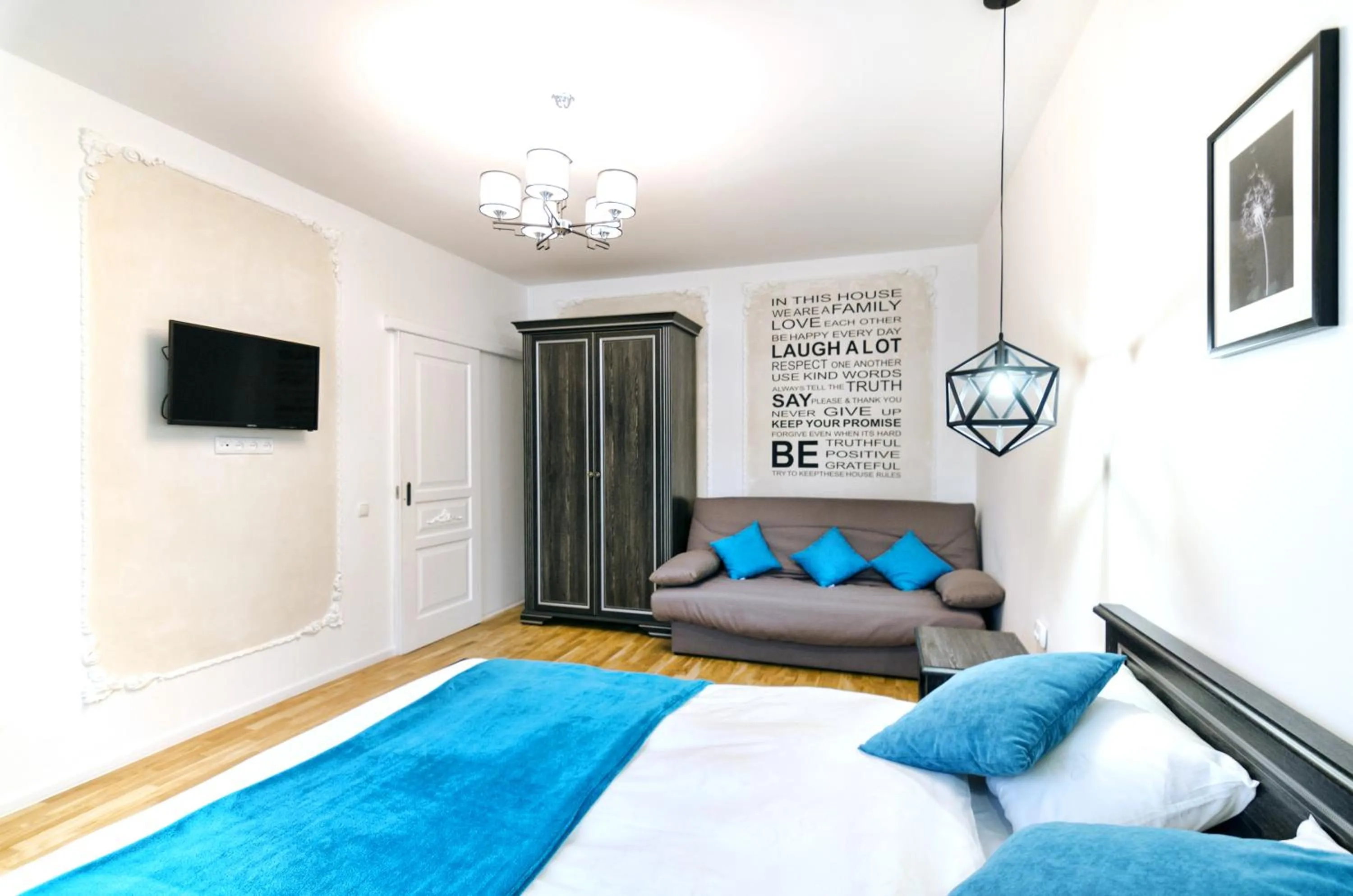 Stylish apartment. Heart of the city
