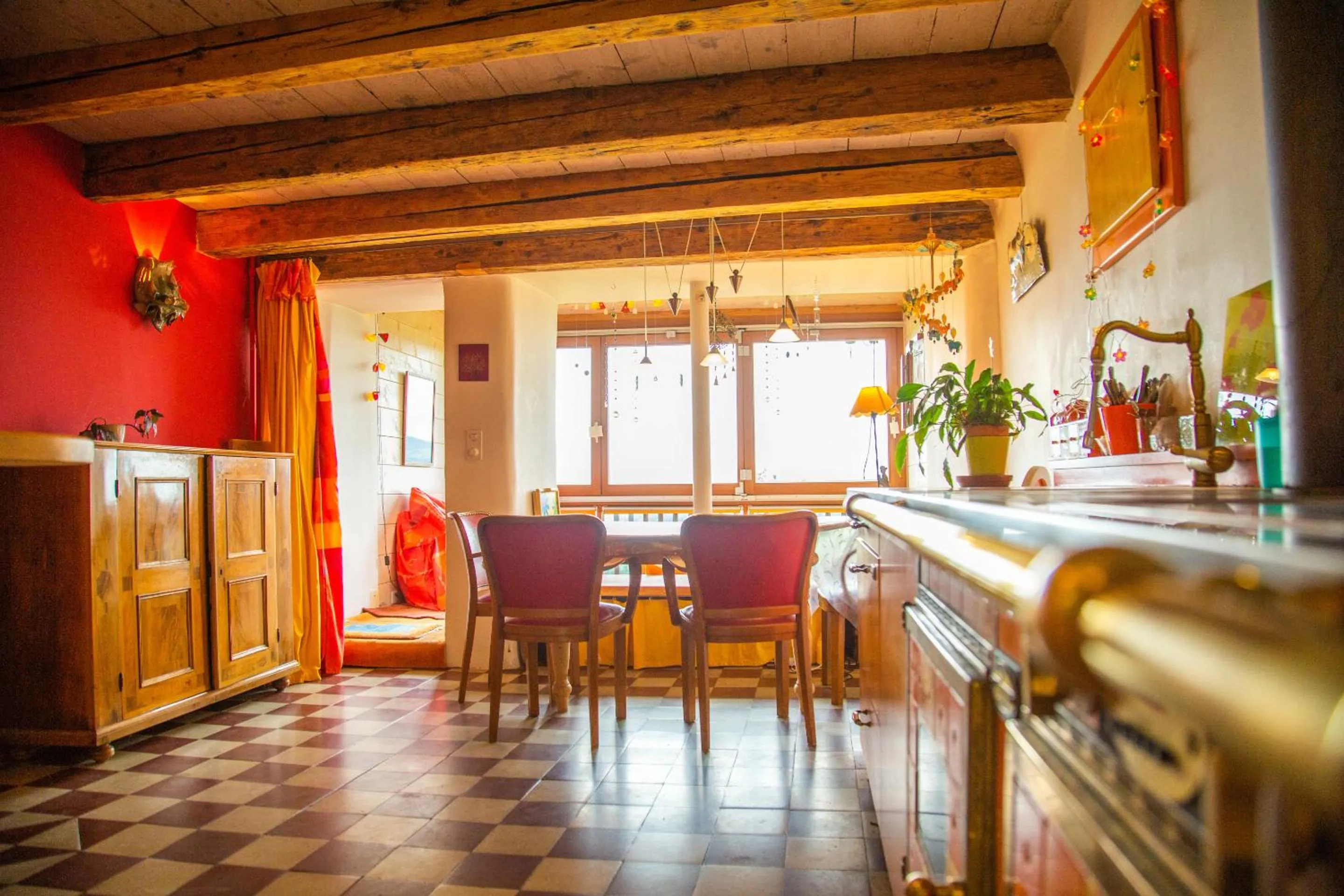 Kitchen or kitchenette in Au soleil de Gruyères chez Chantal