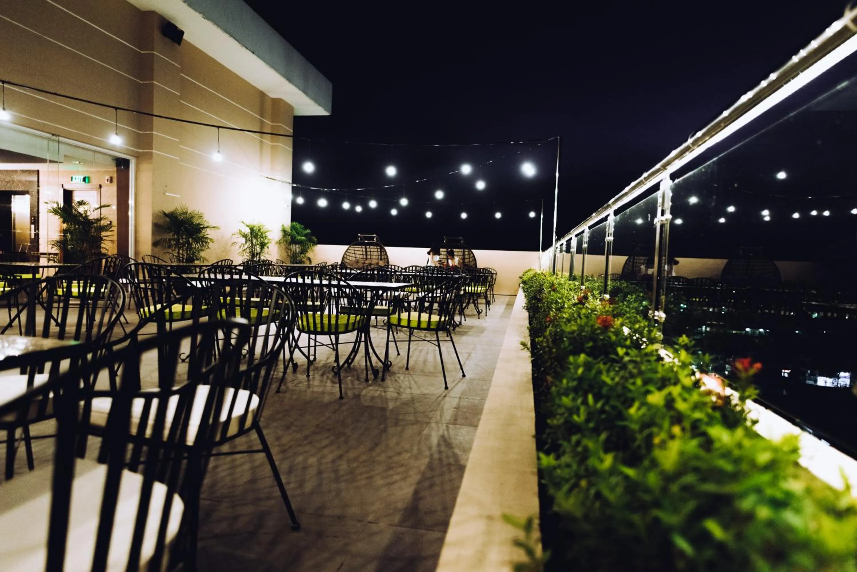 Evening entertainment in Sunrise Hotel