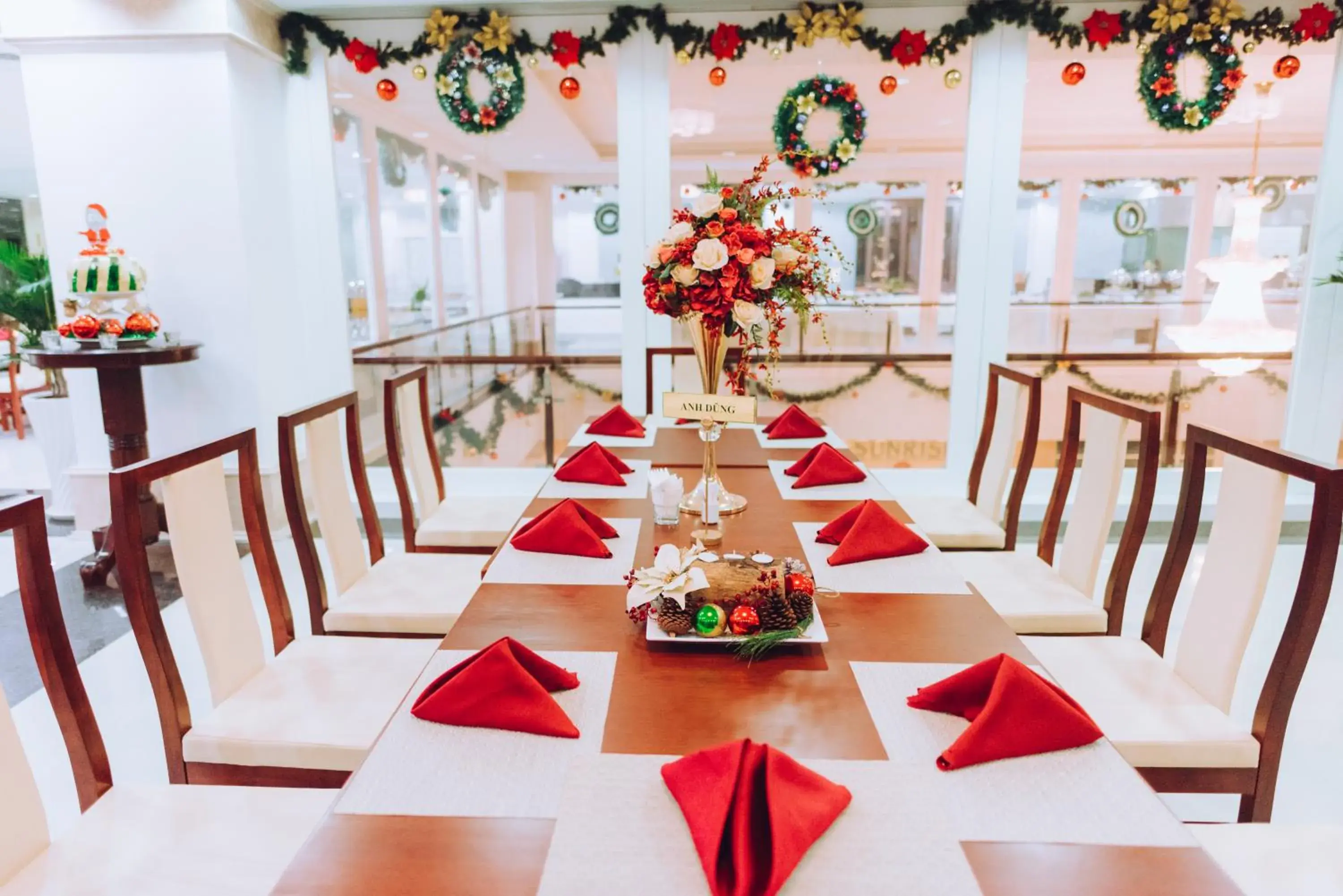 Restaurant/places to eat in Sunrise Hotel Restaurant/places to eat in Sunrise Hotel