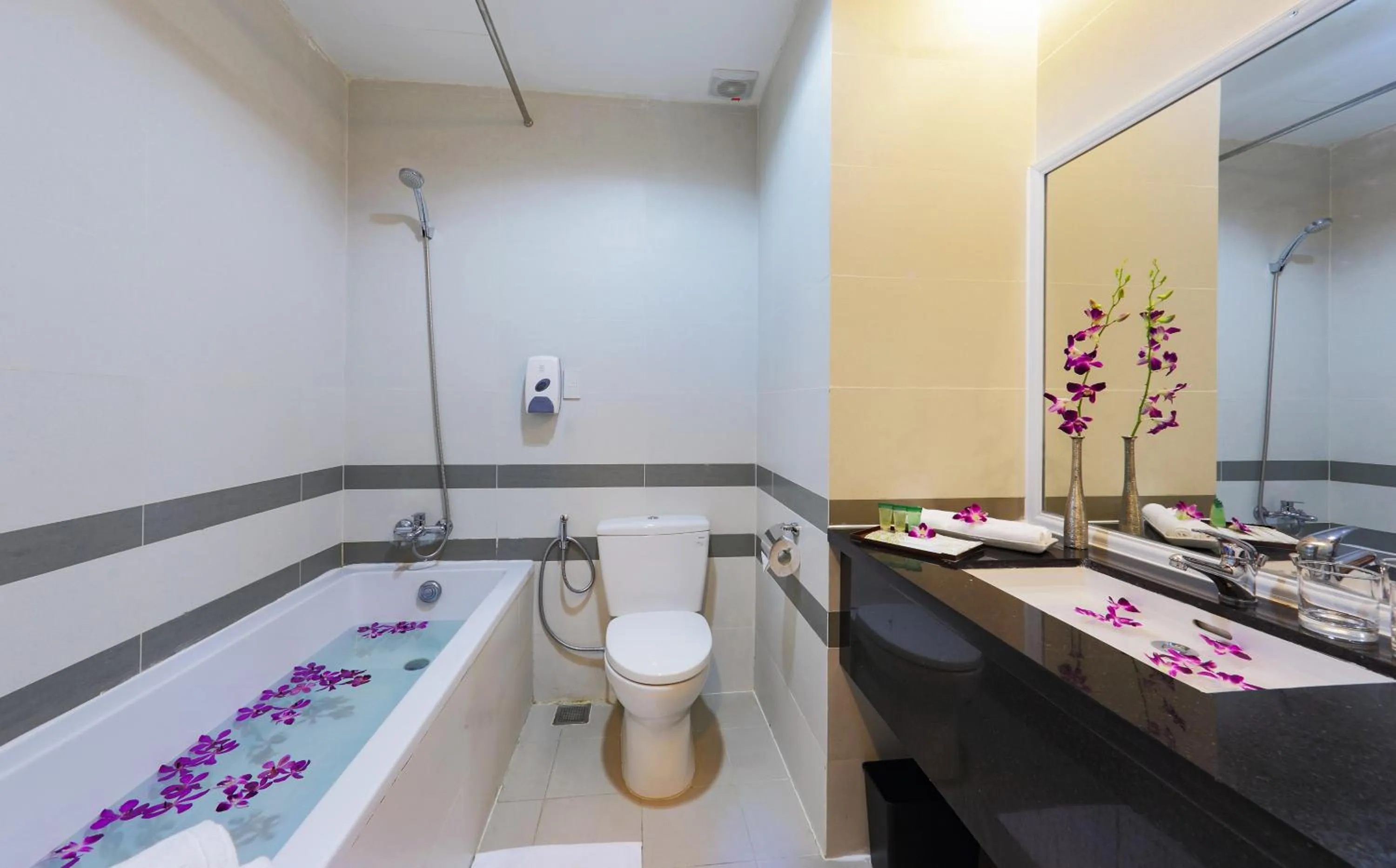 Bathroom in Sunrise Hotel