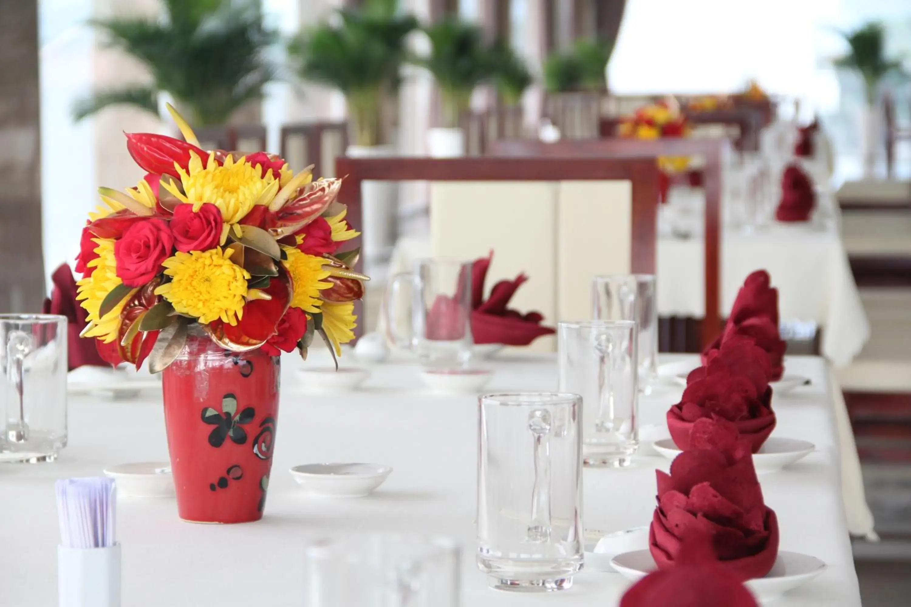 Restaurant/places to eat in Sunrise Hotel Restaurant/places to eat in Sunrise Hotel