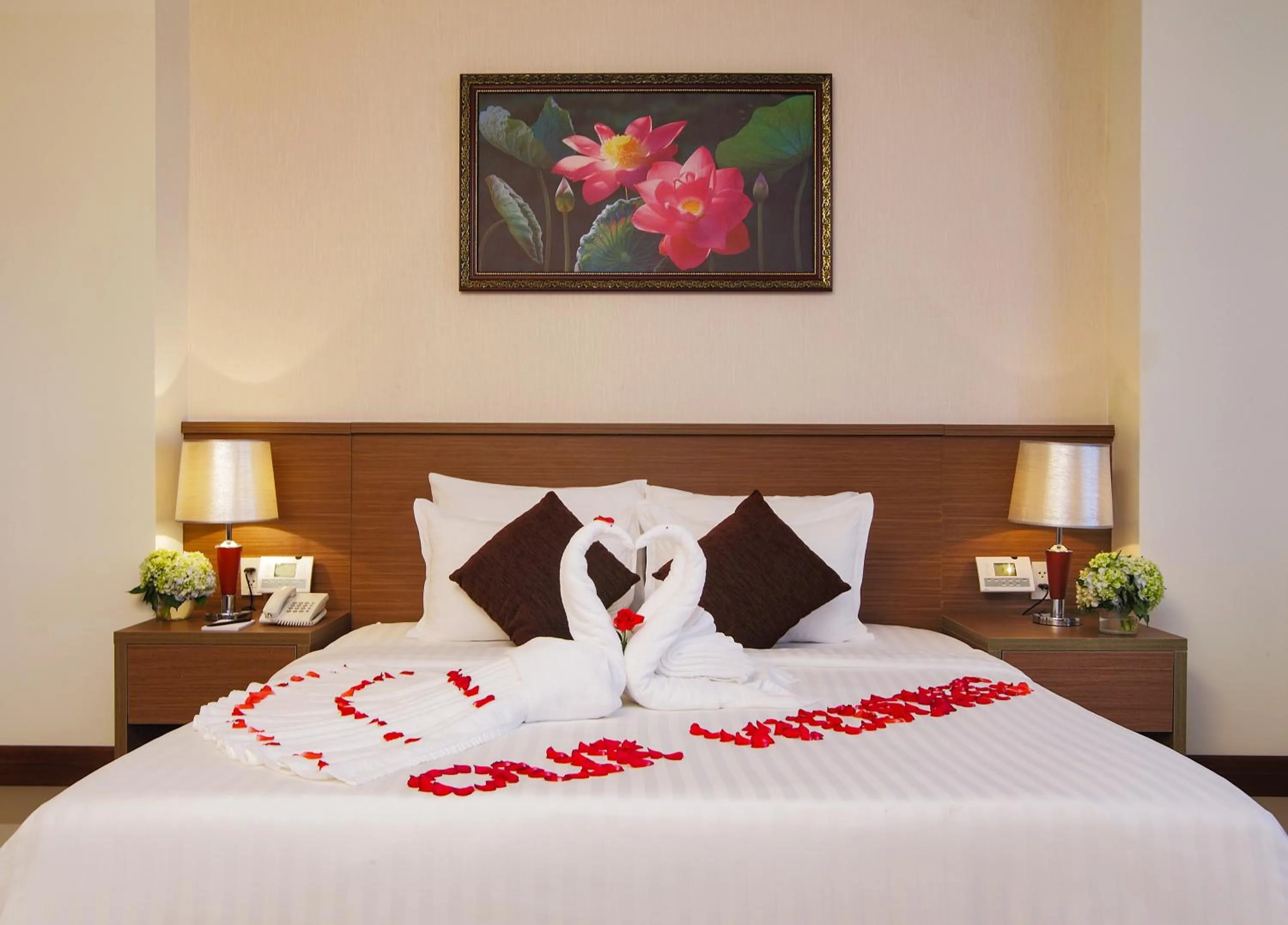 Bedroom, Bed in Sunrise Hotel