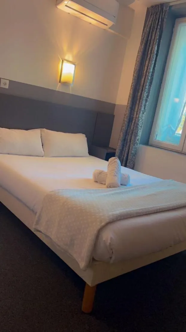 Bed in Hôtel Du Midi