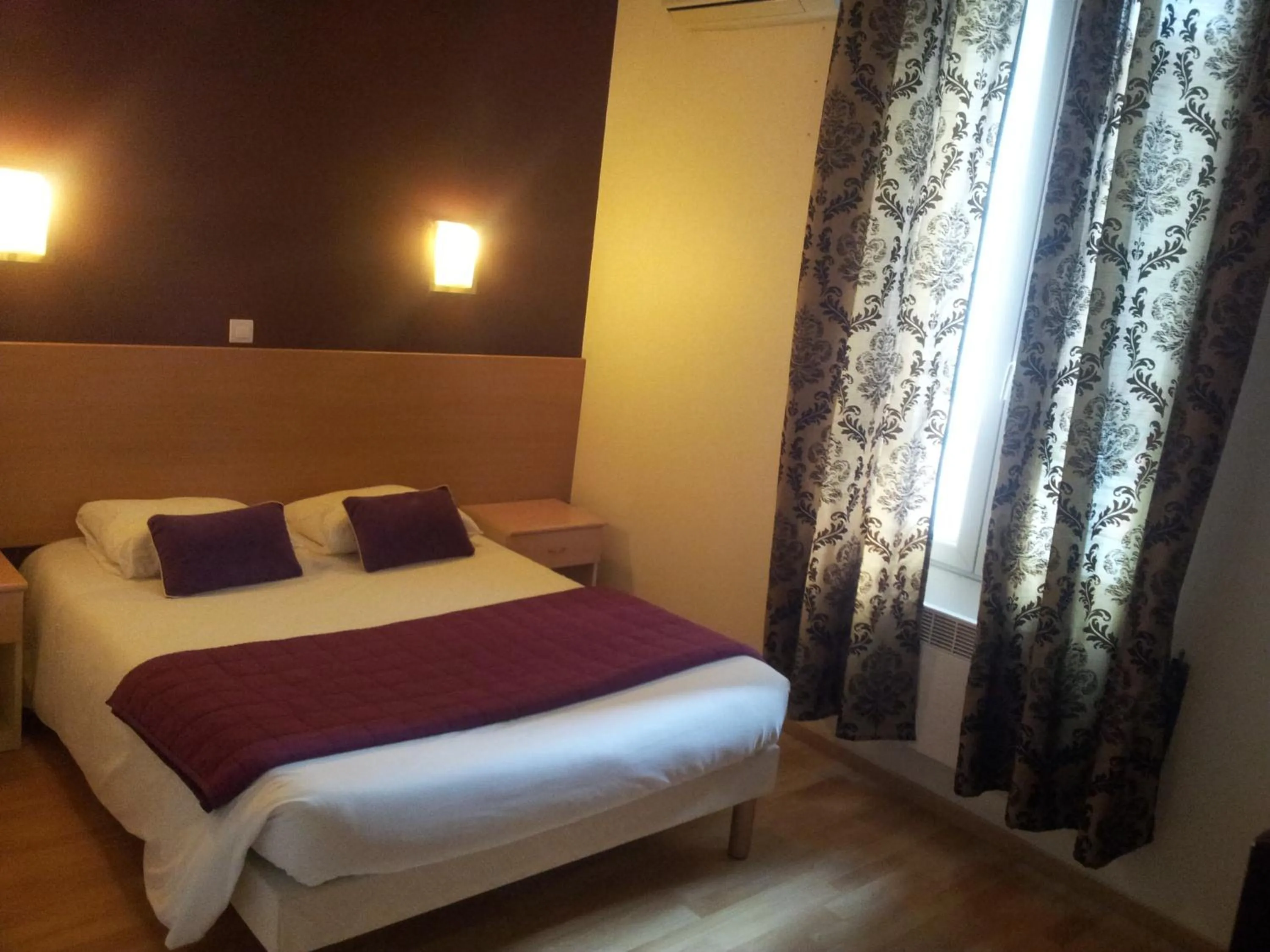 Bed in Hôtel Du Midi