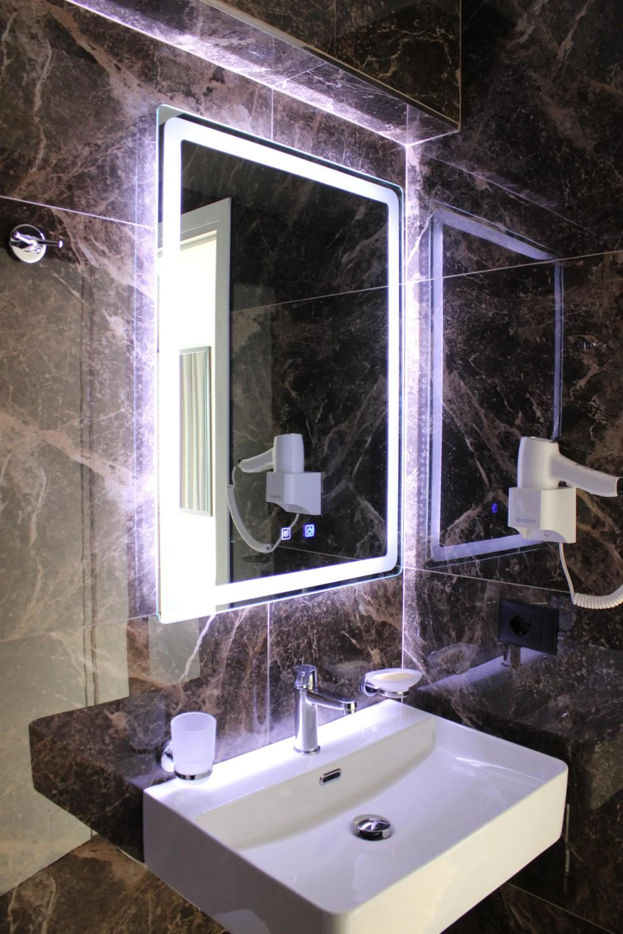 Toilet in Bebi Hotel And Apartments