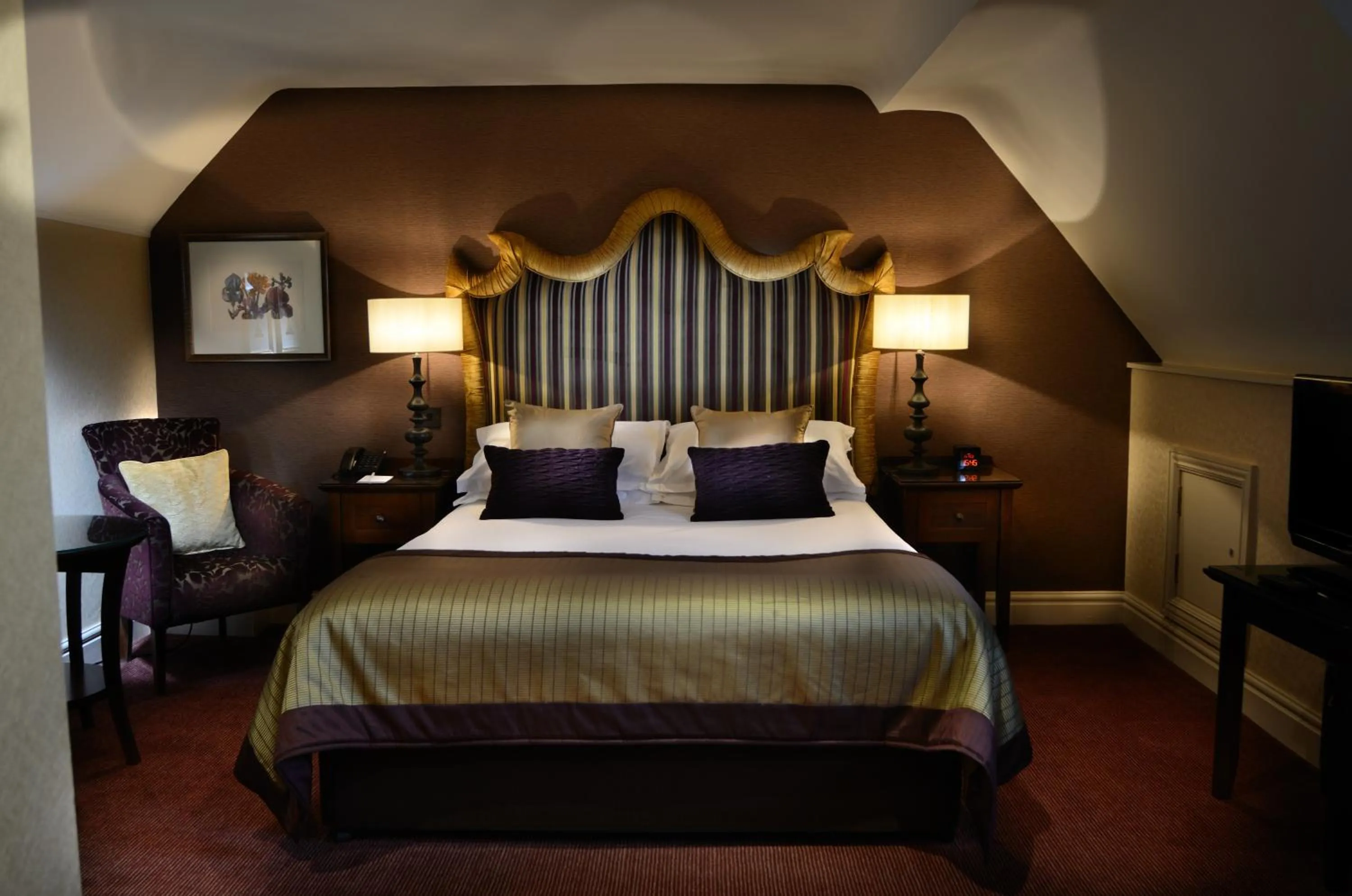 Photo of the whole room, Bed in Inglewood Manor