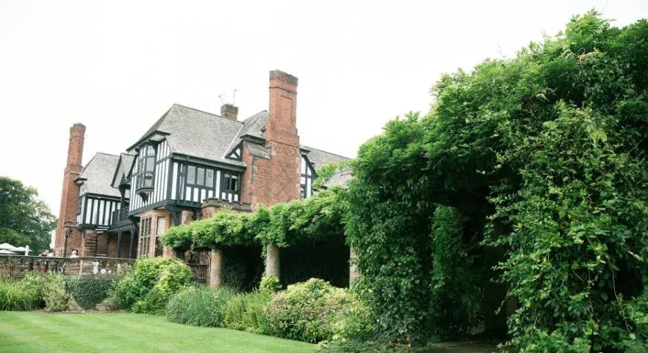 Property building in Inglewood Manor Property building in Inglewood Manor