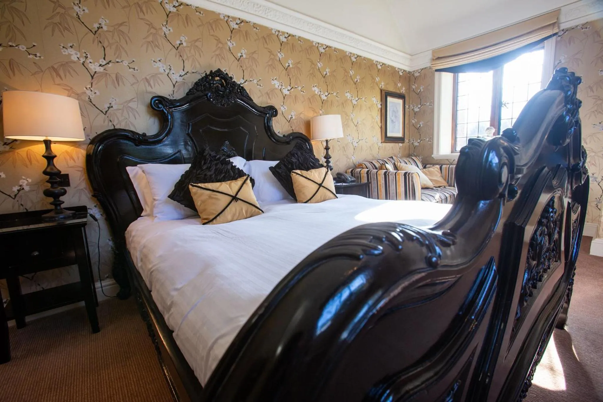 Bed in Inglewood Manor