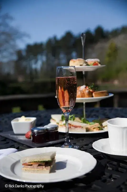 Food in Inglewood Manor Food in Inglewood Manor