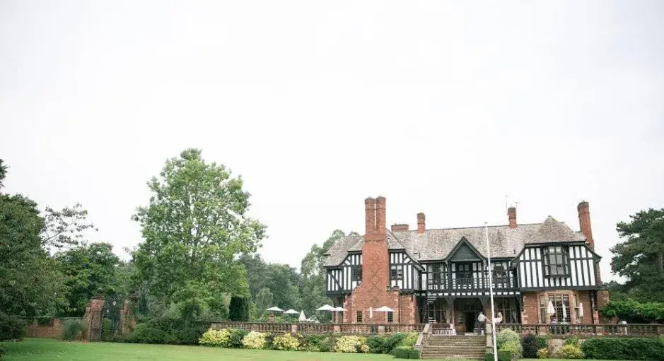 Property building in Inglewood Manor Property building in Inglewood Manor