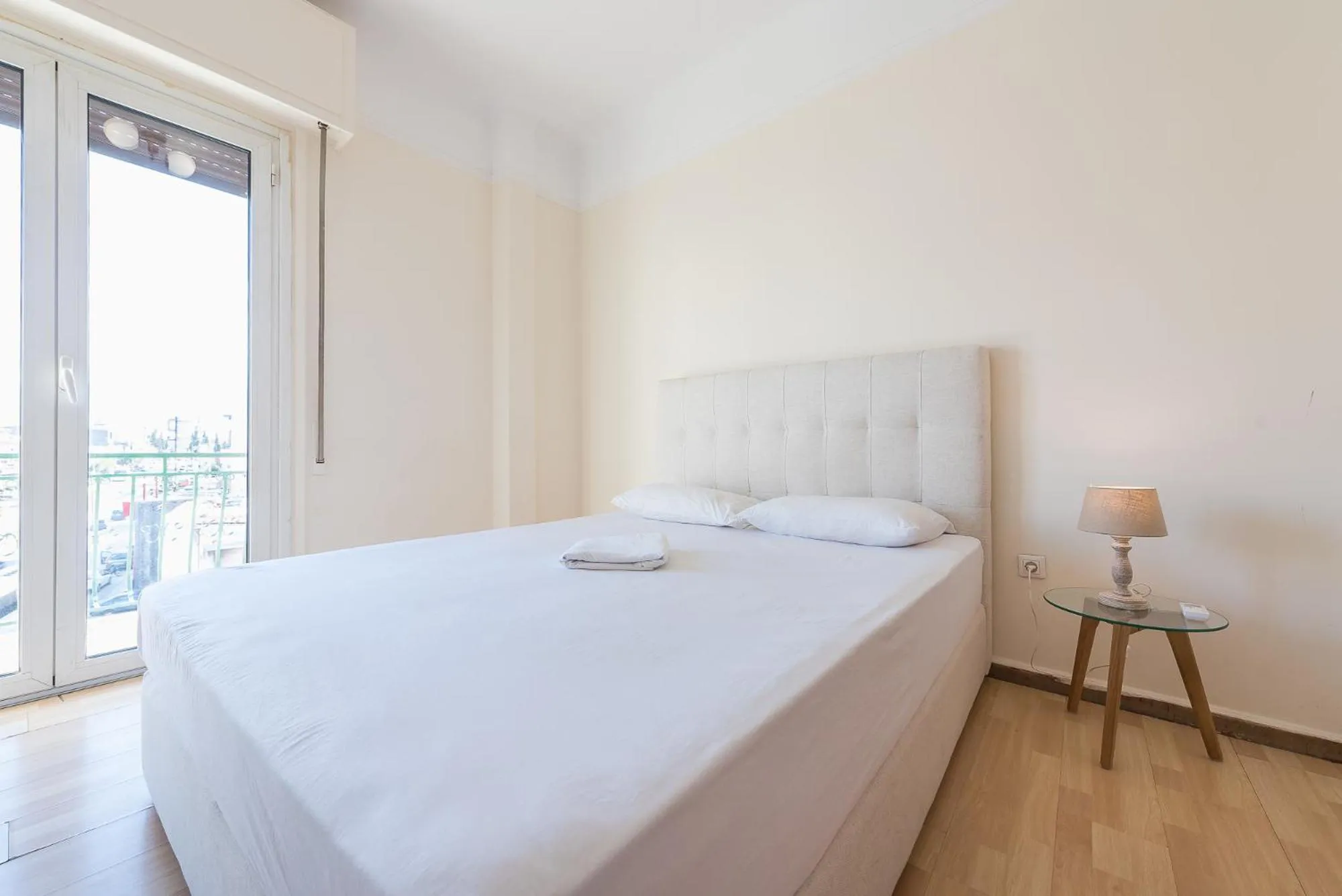 Bed in Super Paradise Apartments