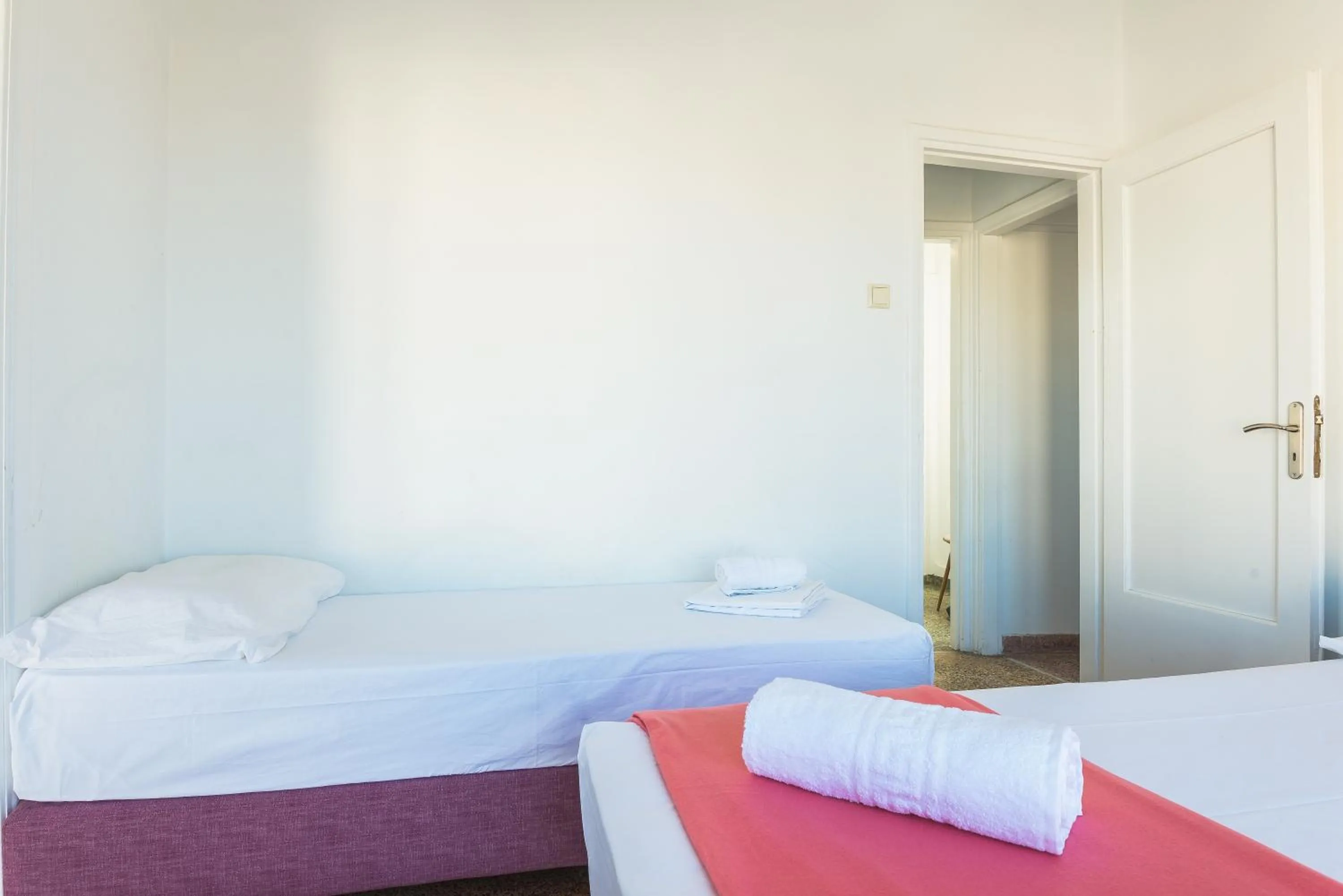 Bed in Super Paradise Apartments