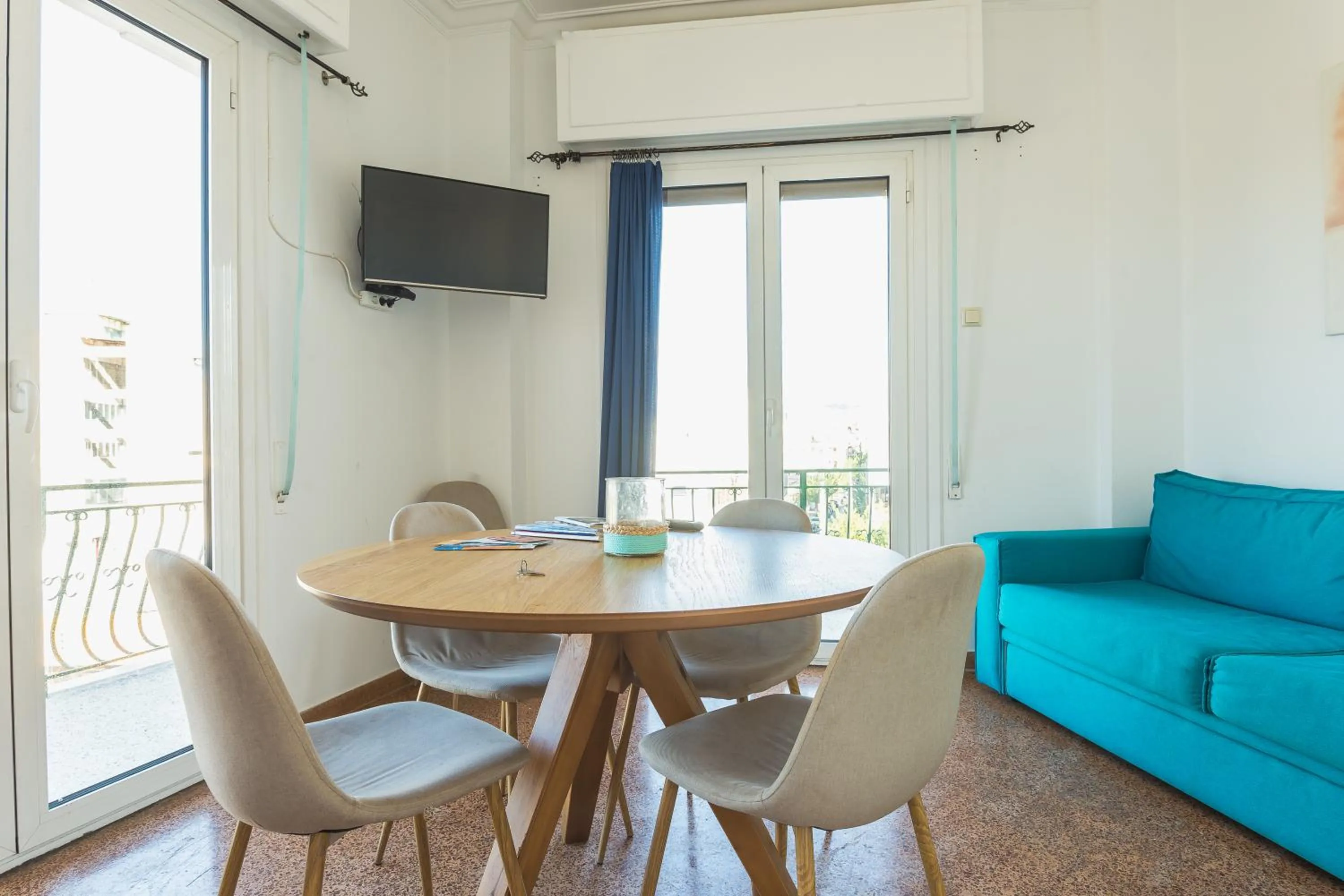 Super Paradise Apartments