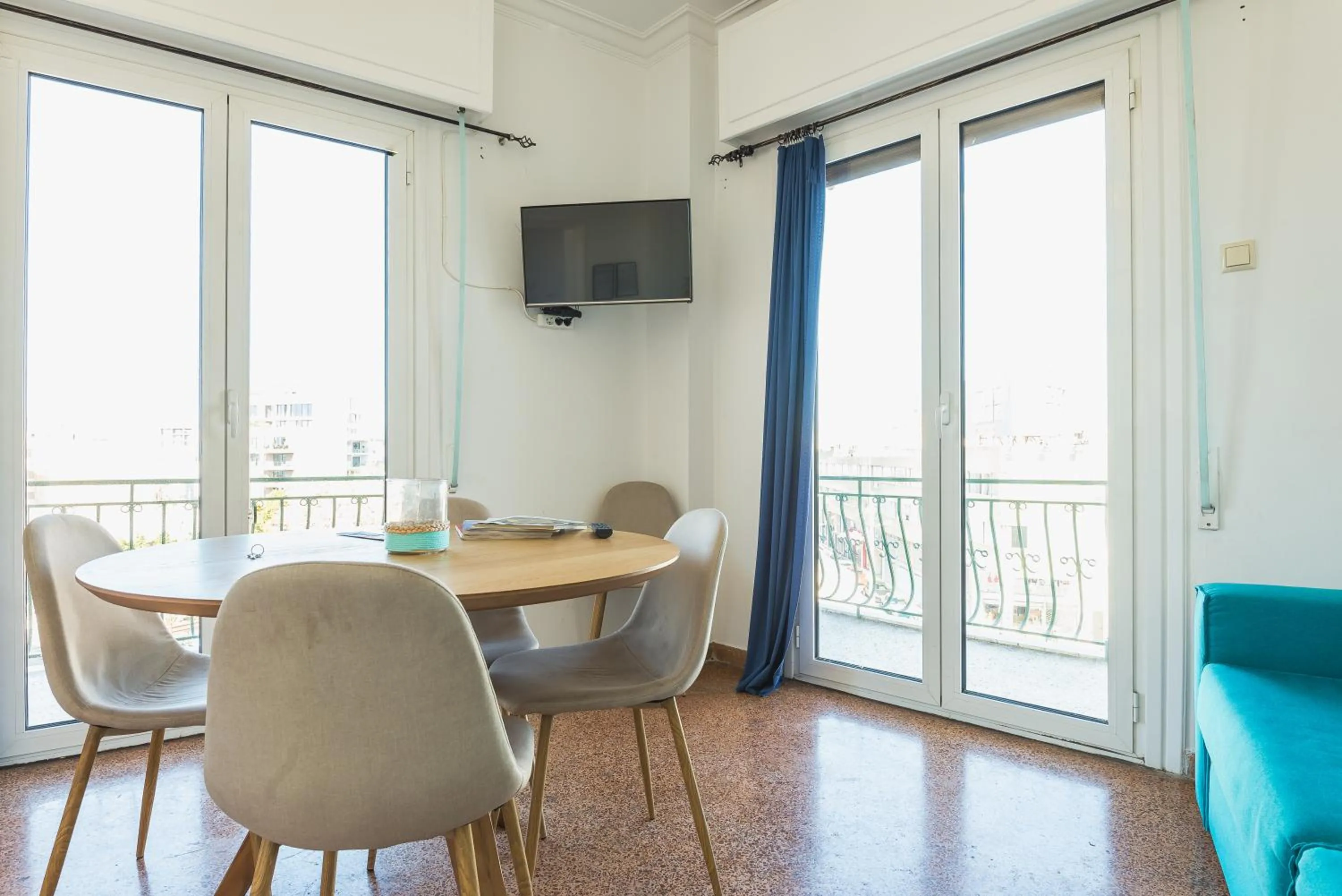 Super Paradise Apartments