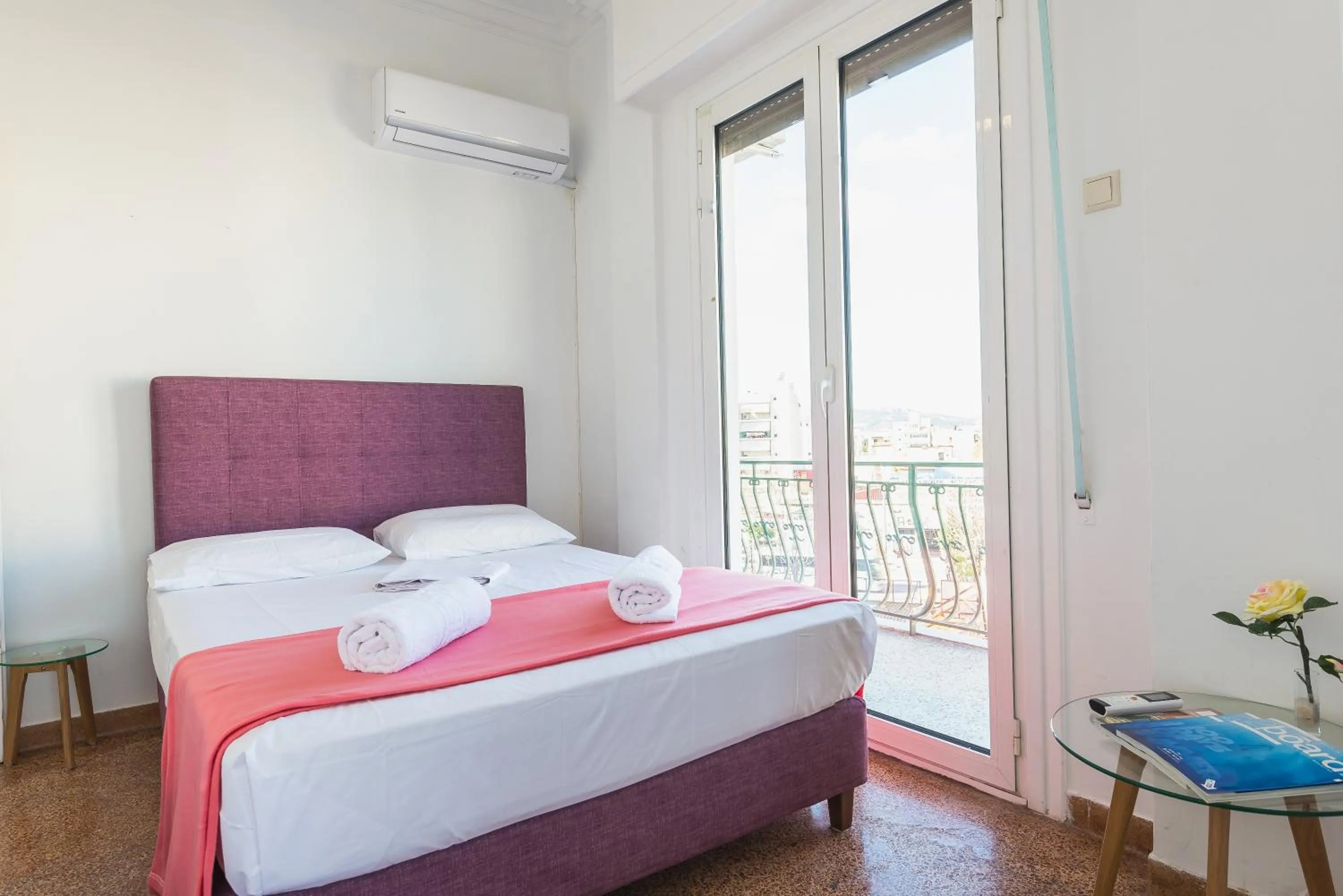 Bed in Super Paradise Apartments