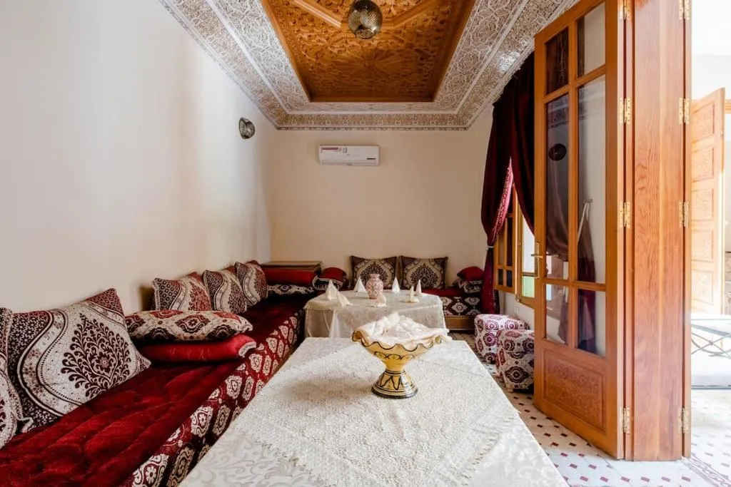 Living room, Bed in Riad Dar Saidi