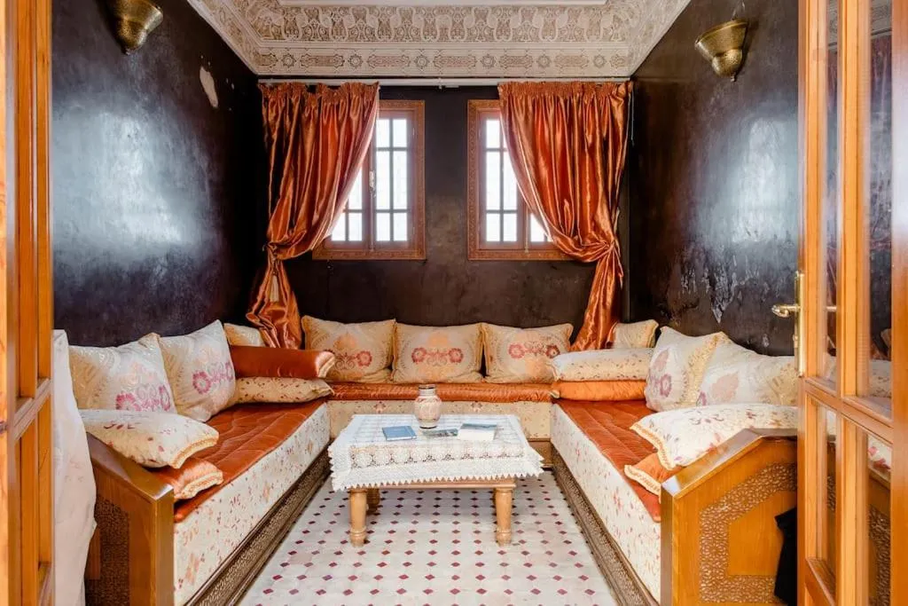 Seating area, Bed in Riad Dar Saidi