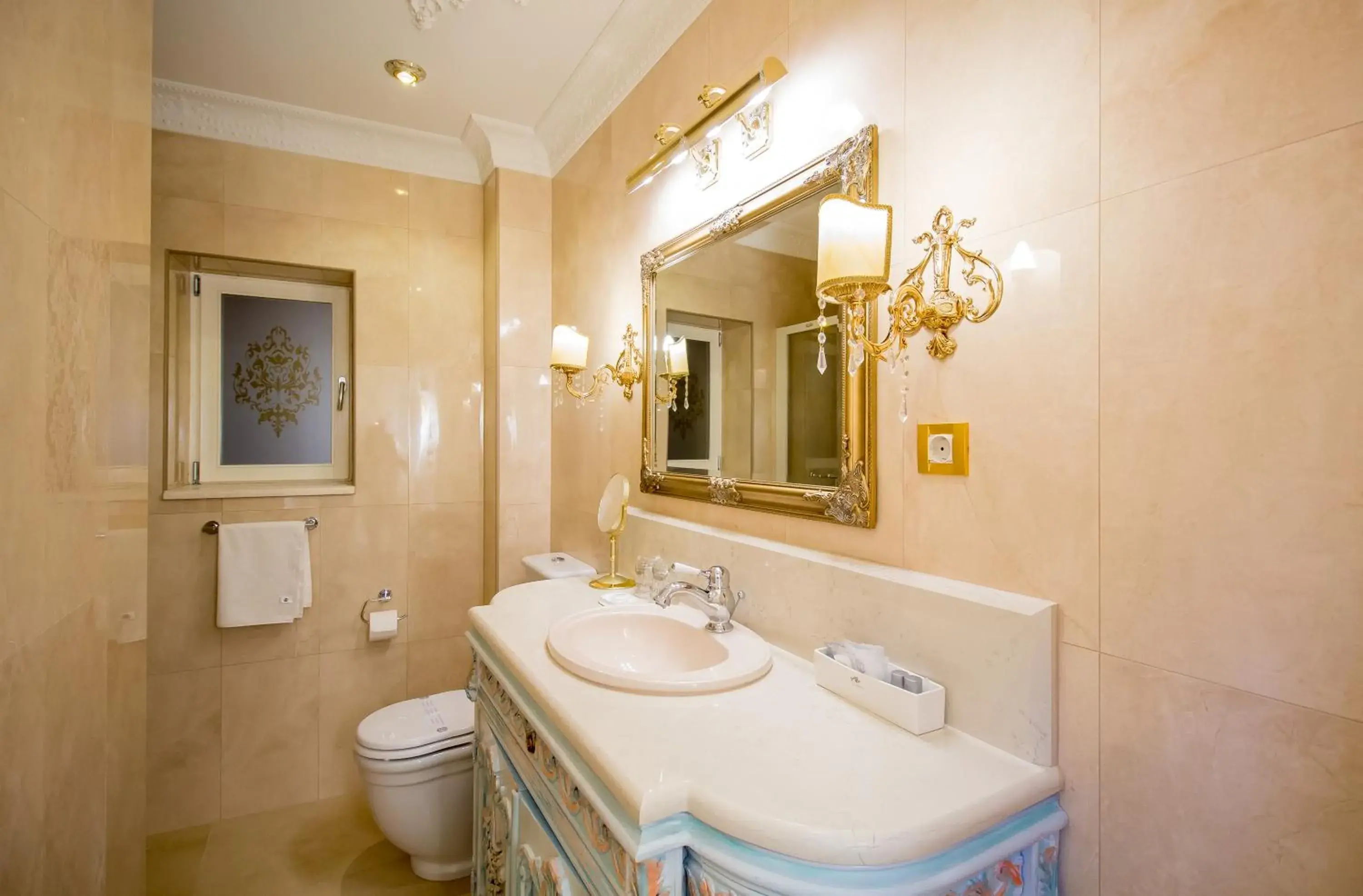 Bathroom in Palazzo Venezia-Adults Only Bathroom in Palazzo Venezia-Adults Only