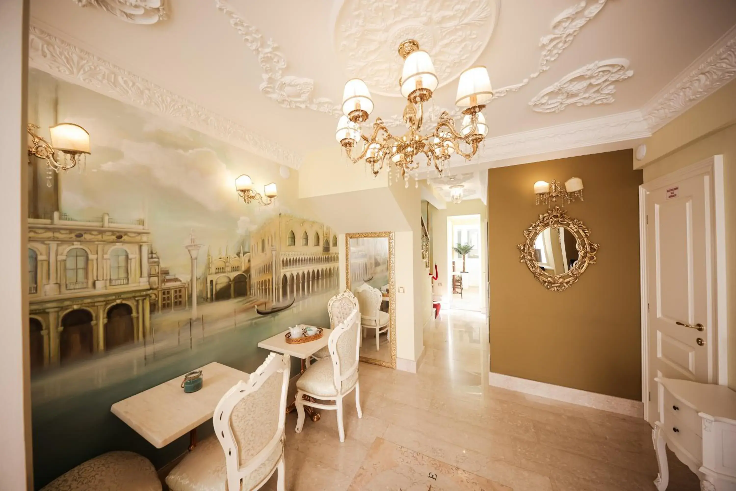 Lounge or bar in Palazzo Venezia-Adults Only Lounge or bar in Palazzo Venezia-Adults Only