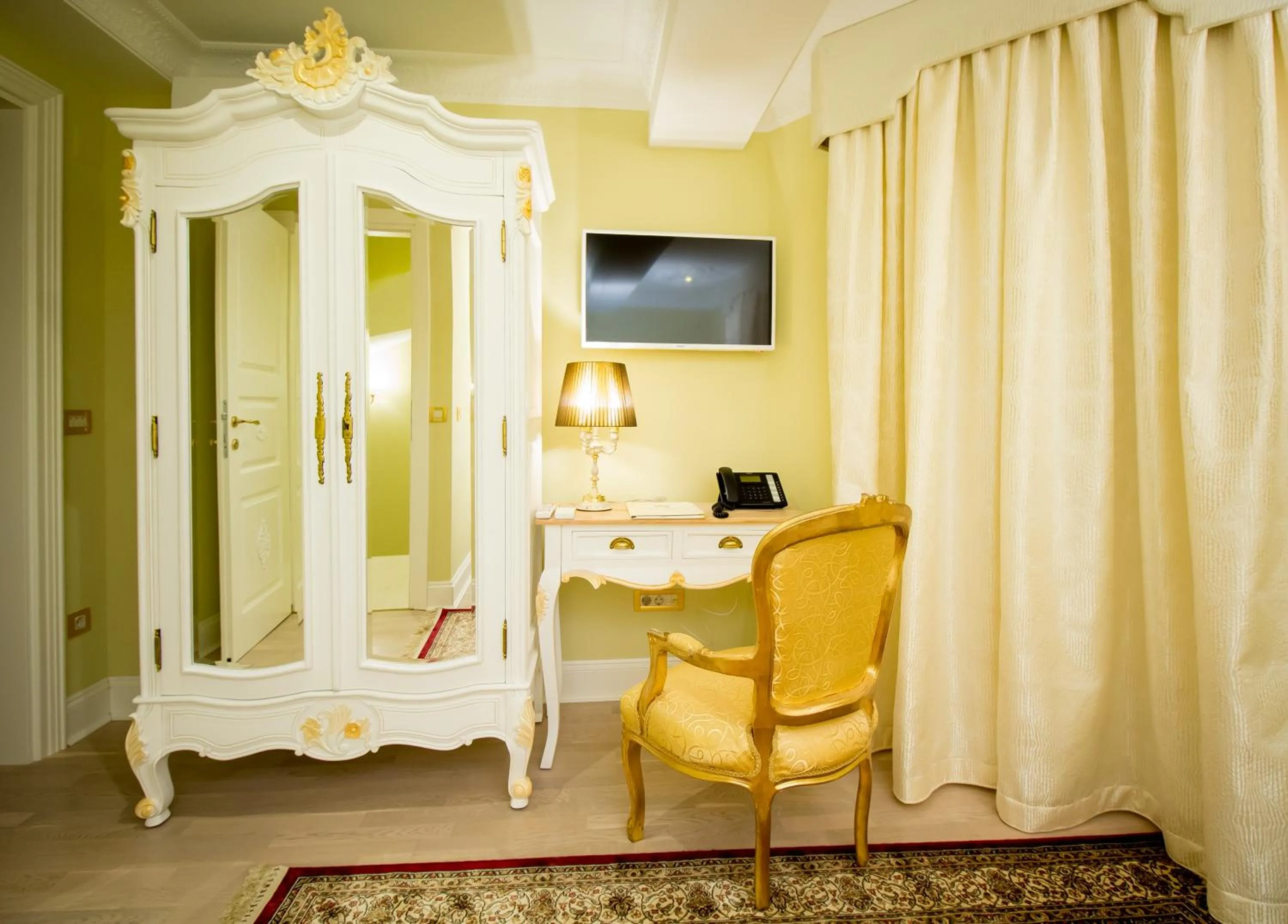 Bedroom in Palazzo Venezia-Adults Only