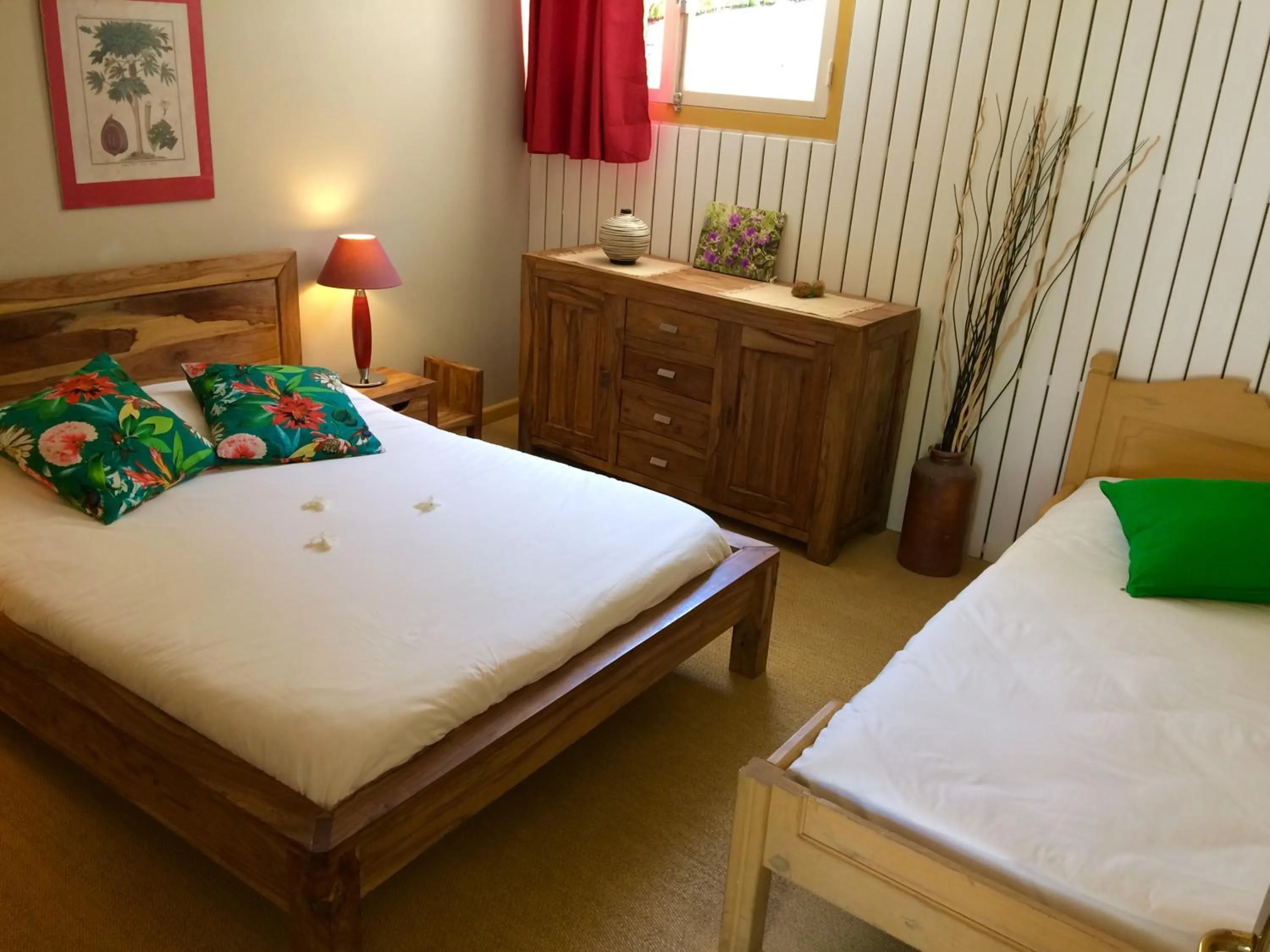 Photo of the whole room, Bed in Case Nyala