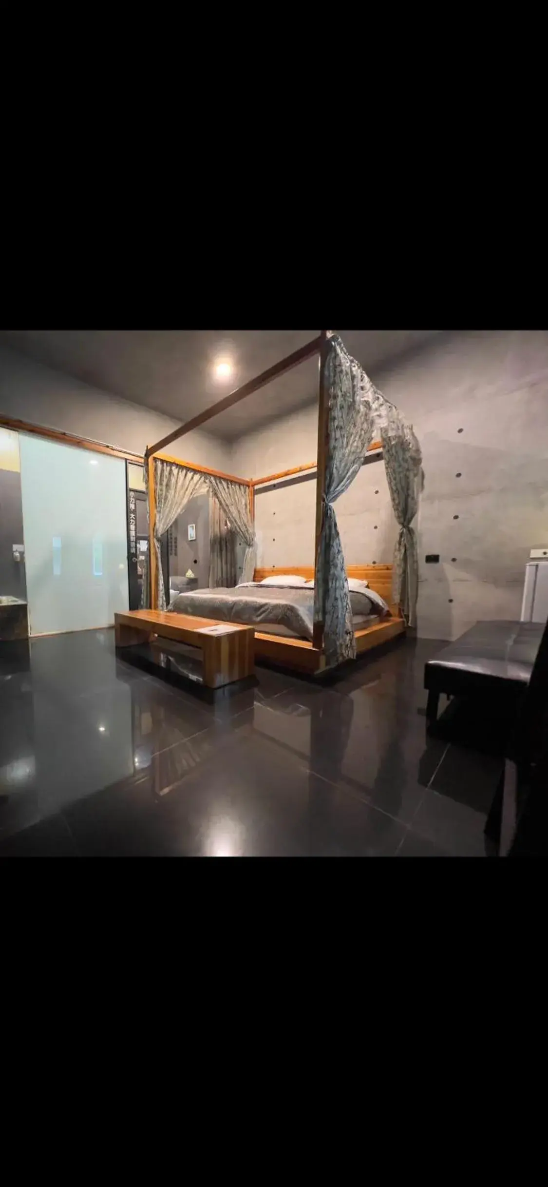 Deluxe Double Room with Bath in Moonlight B&B Deluxe Double Room with Bath in Moonlight B&B