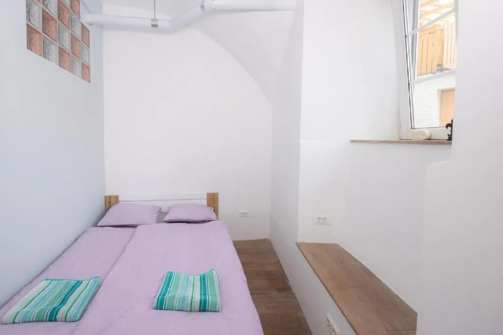 Property building, Bed in Hiša Linhart, Hotel & Restaurant