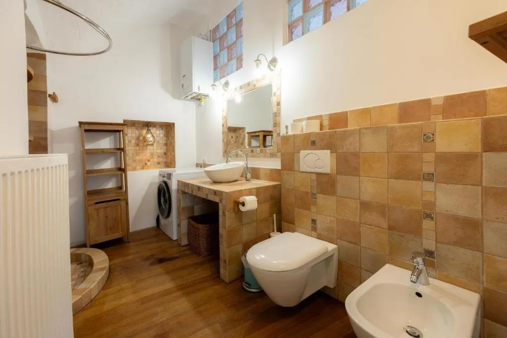 Property building in Hiša Linhart, Hotel & Restaurant