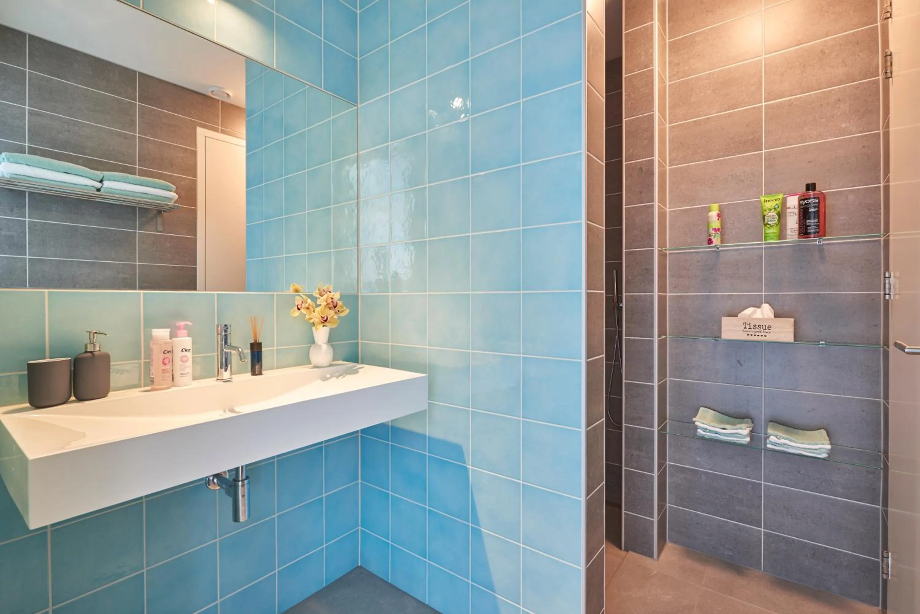 Bathroom in Lake View Apartment Amsterdam