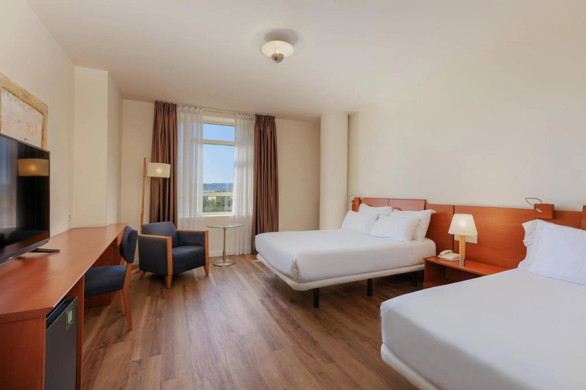 Photo of the whole room, Bed in Sercotel Arrahona Sabadell