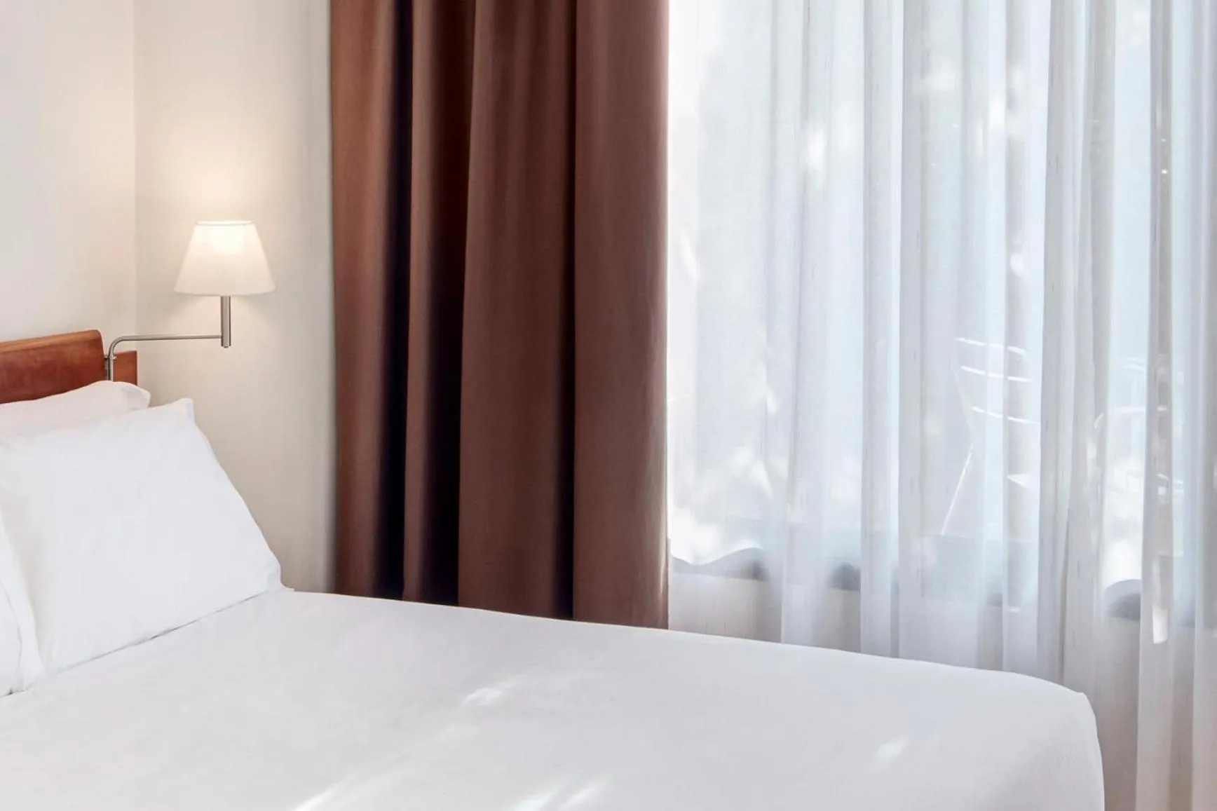 Photo of the whole room, Bed in Sercotel Arrahona Sabadell