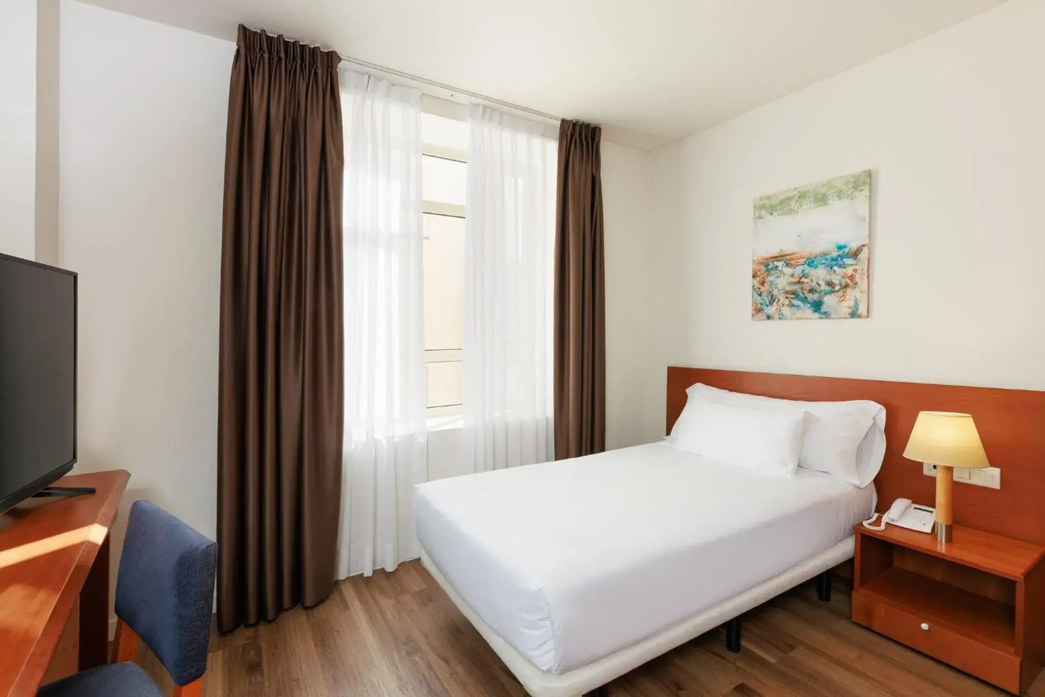 Photo of the whole room, Bed in Sercotel Arrahona Sabadell Photo of the whole room, Bed in Sercotel Arrahona Sabadell