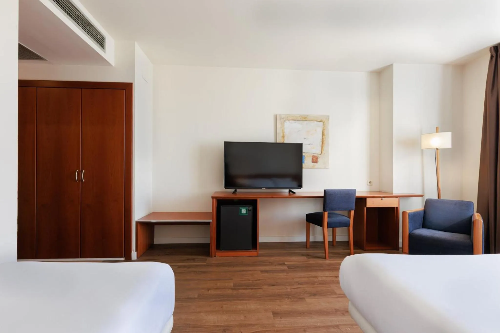 Photo of the whole room, Bed in Sercotel Arrahona Sabadell