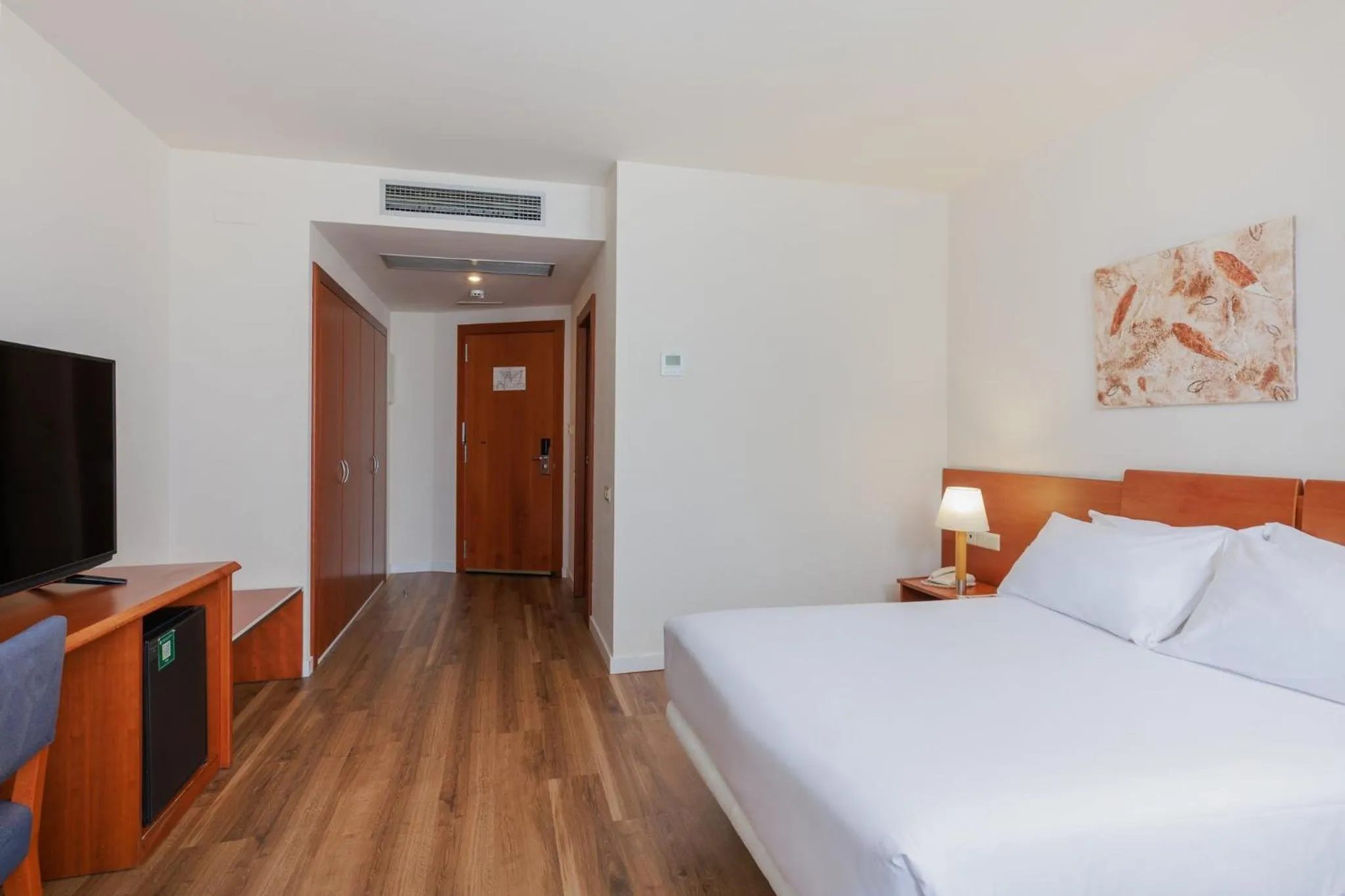 Photo of the whole room, Bed in Sercotel Arrahona Sabadell