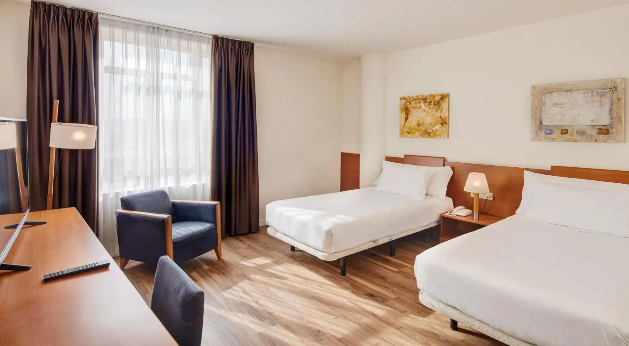 Photo of the whole room, Bed in Sercotel Arrahona Sabadell Photo of the whole room, Bed in Sercotel Arrahona Sabadell